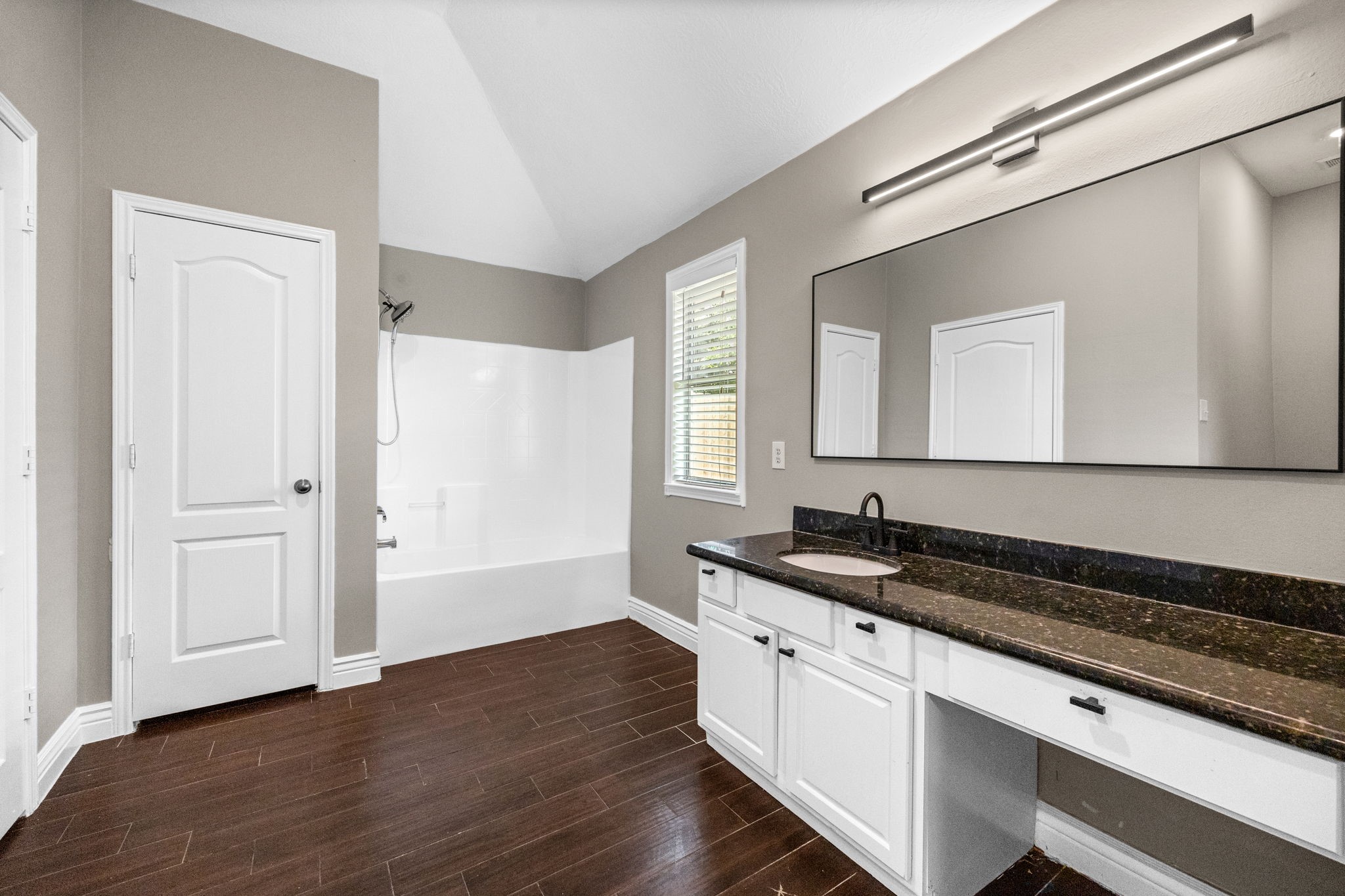 3807 Parade Ct Court Property Photo 26