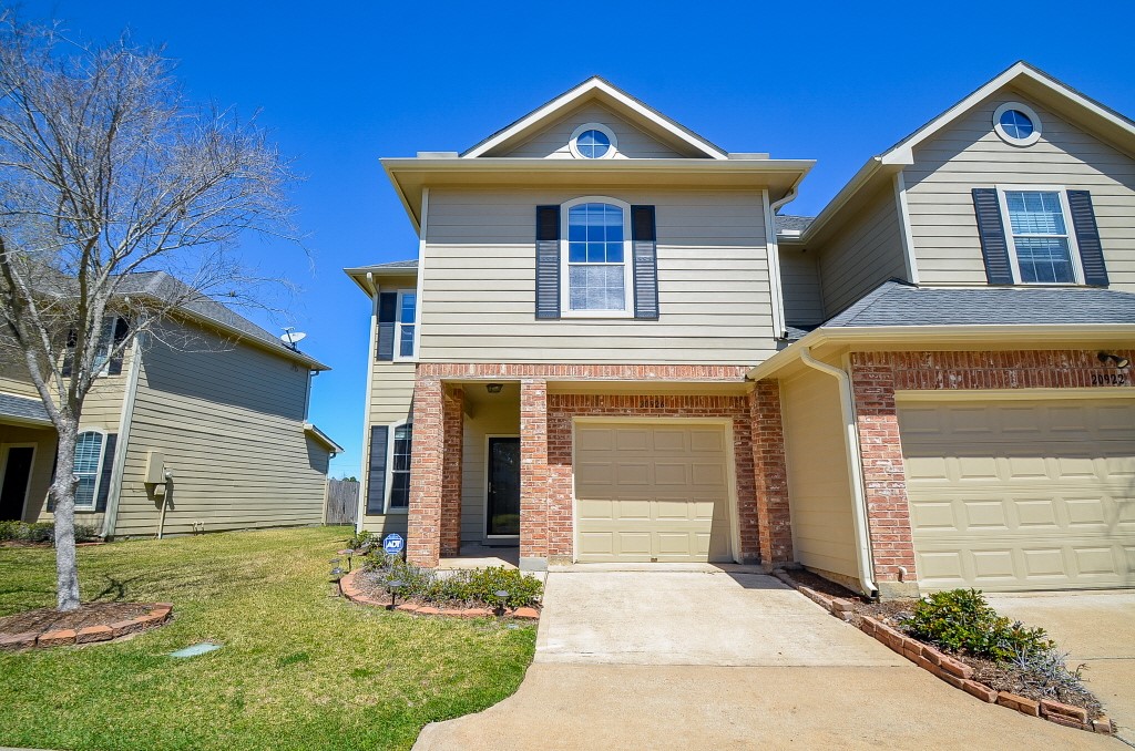 20926 Sun Creek Drive Property Photo 1