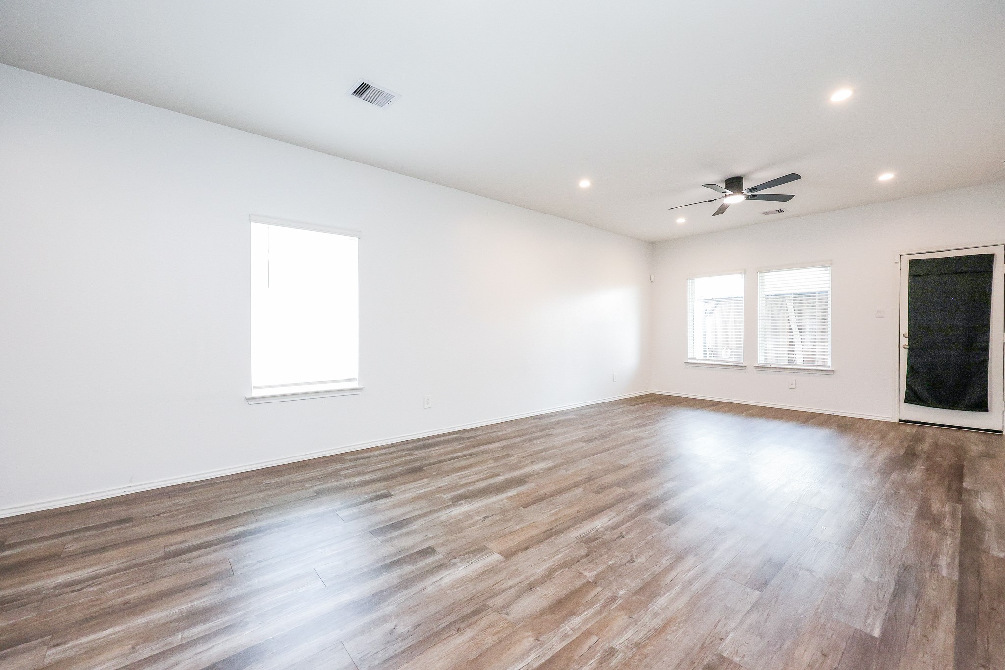 5419 Desert Glen Drive Property Photo 5