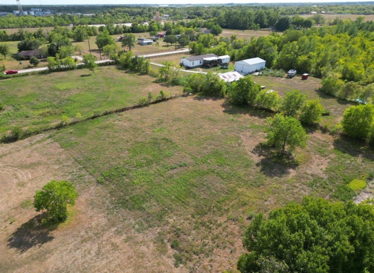 3833 Gatewood Road Property Photo 8
