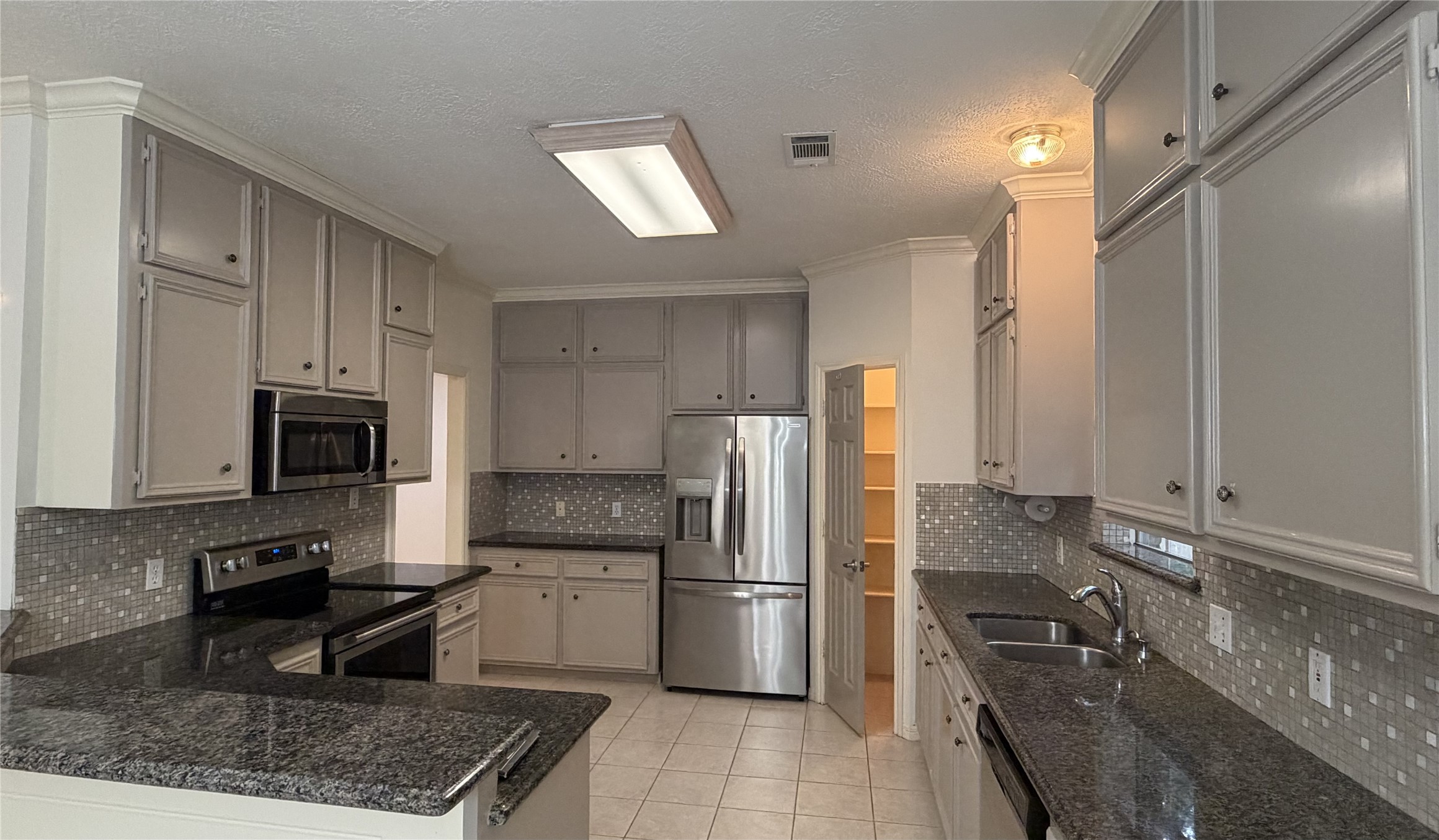 120 Hiwon Drive Property Photo 3