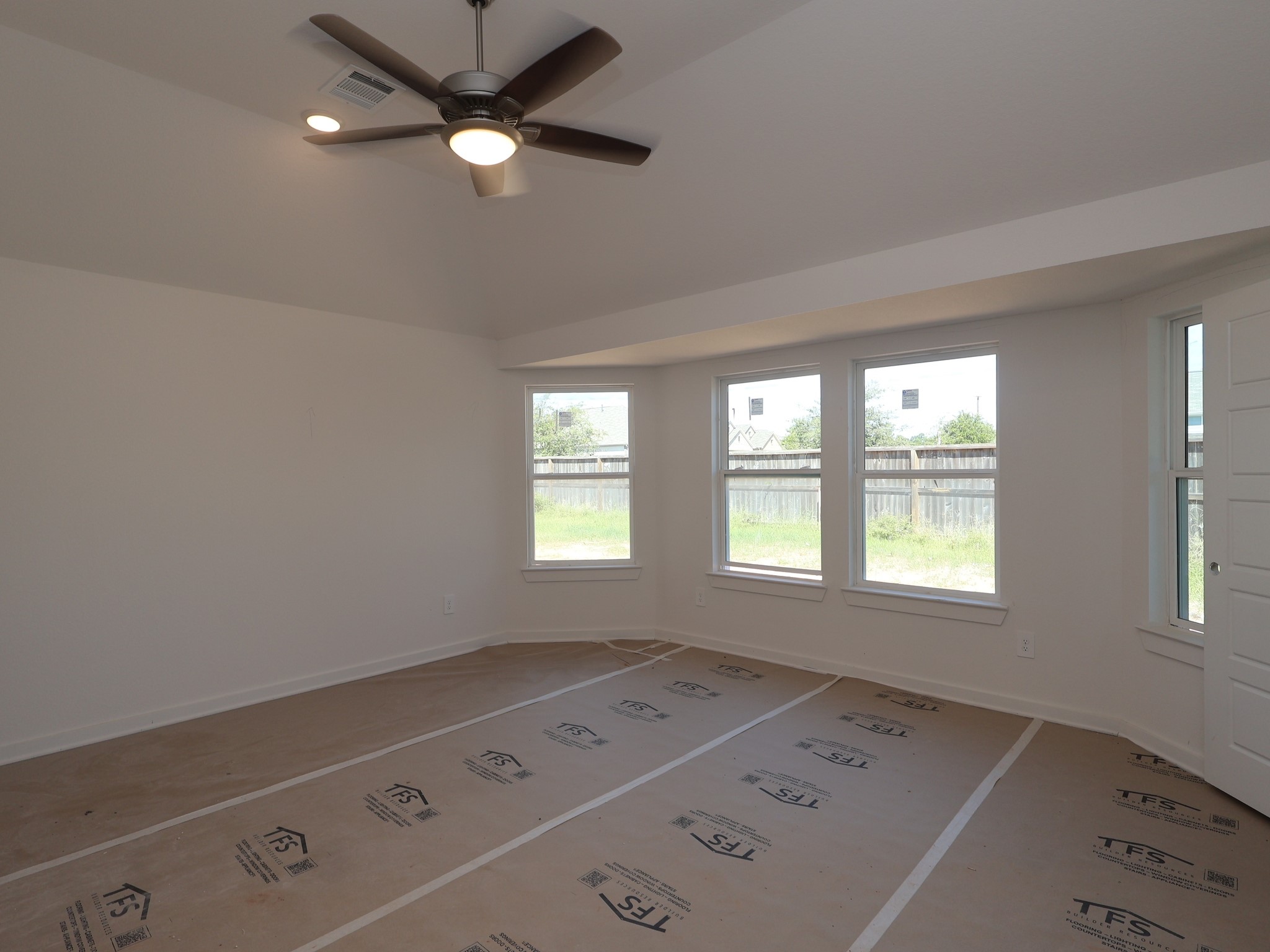 16322 Hayes Loop Property Photo 4
