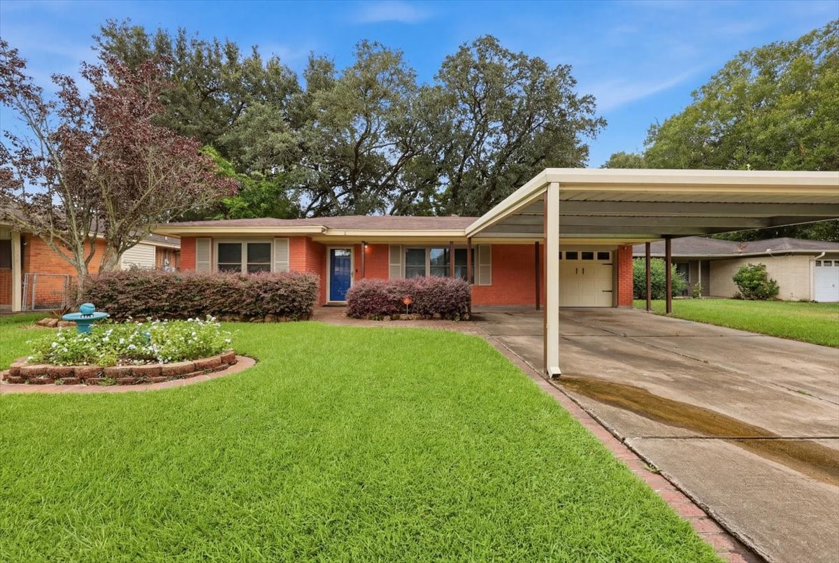 627 Crepe Myrtle Avenue