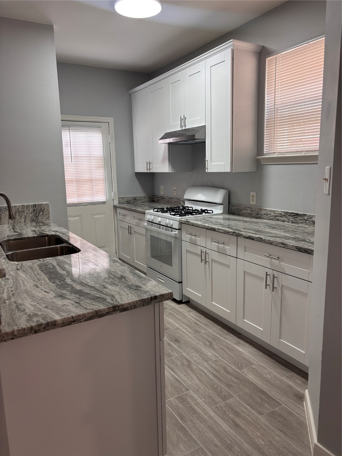 6410 Waldron Drive B Property Photo 5