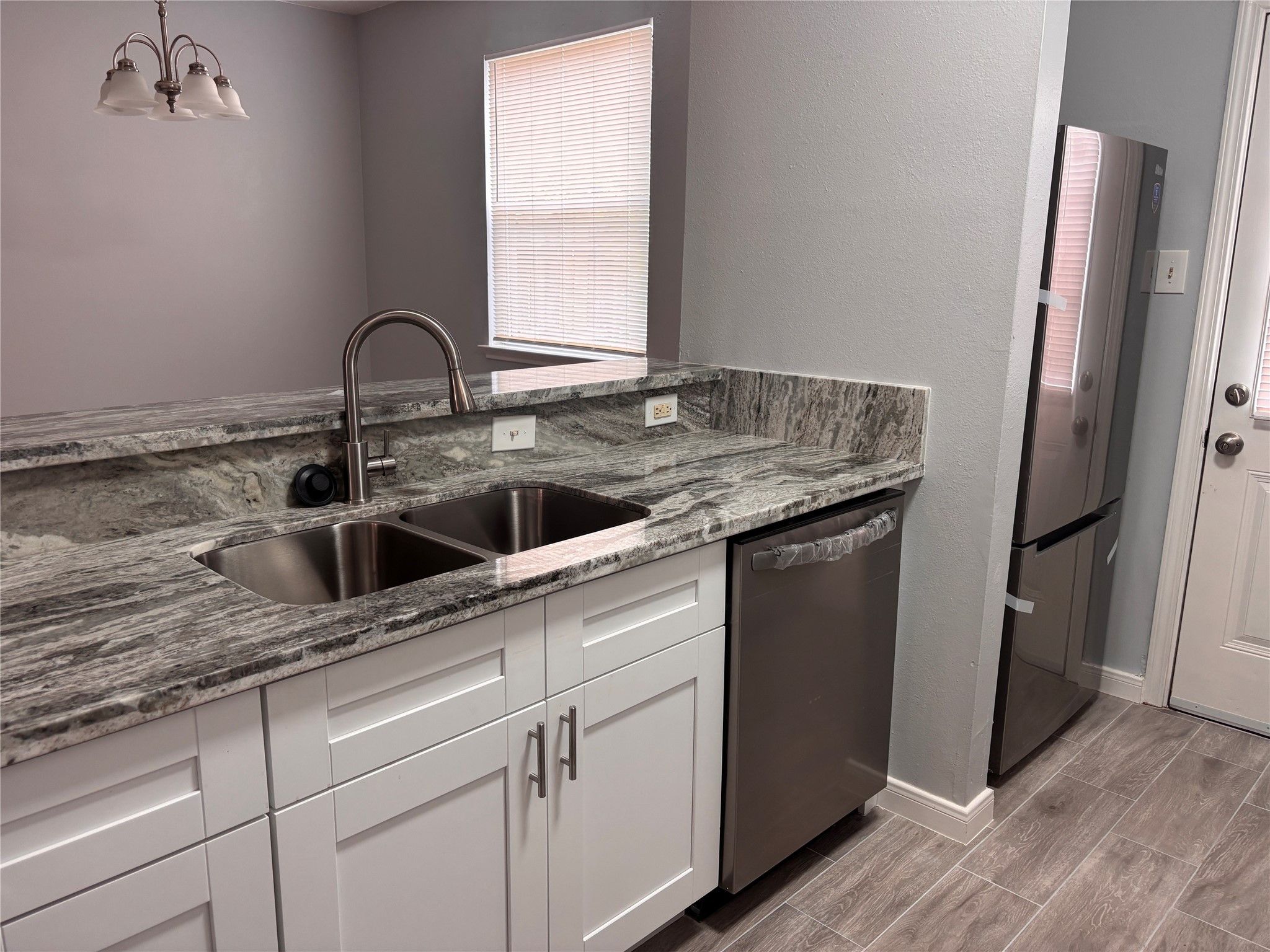 6410 Waldron Drive B Property Photo 7