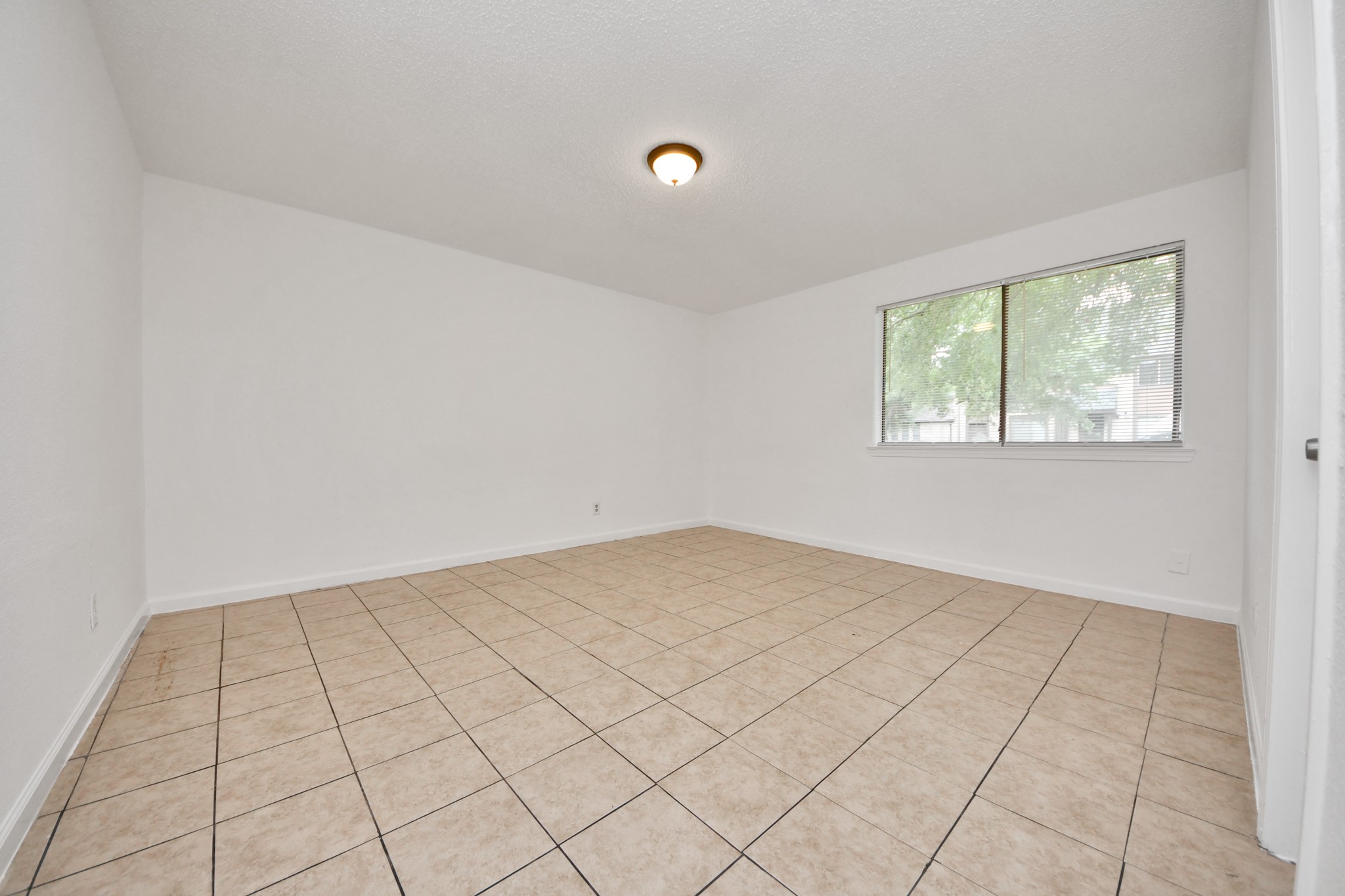 15534 Weldon Drive Property Photo 9