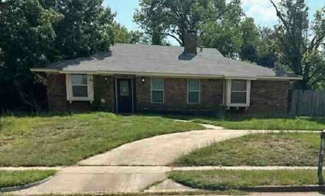 1004 Forest Ridge Drive Property Photo 1