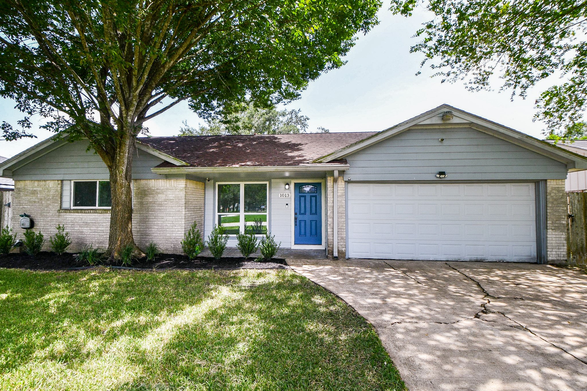 1013 W Sidnor Street Property Photo 1