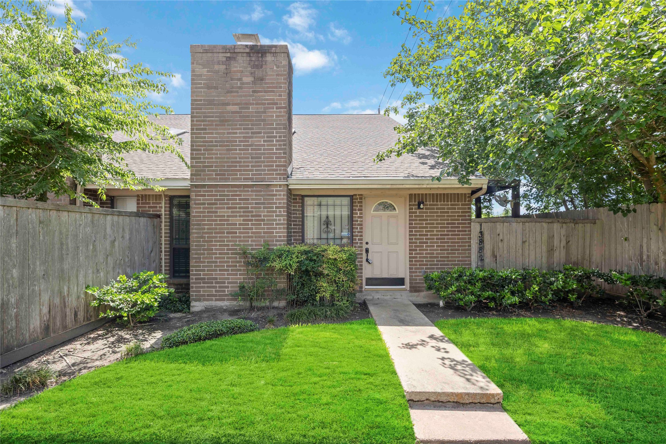 13882 Hollowgreen Drive 810 Property Photo 1