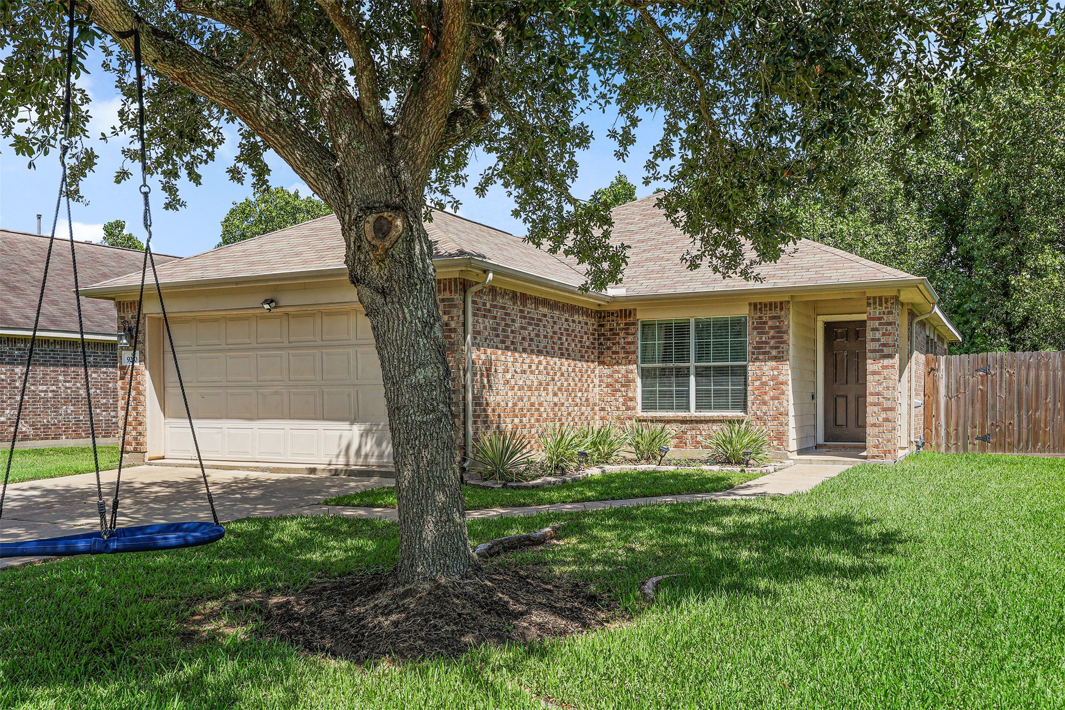 9210 Creekside Drive Property Photo 2