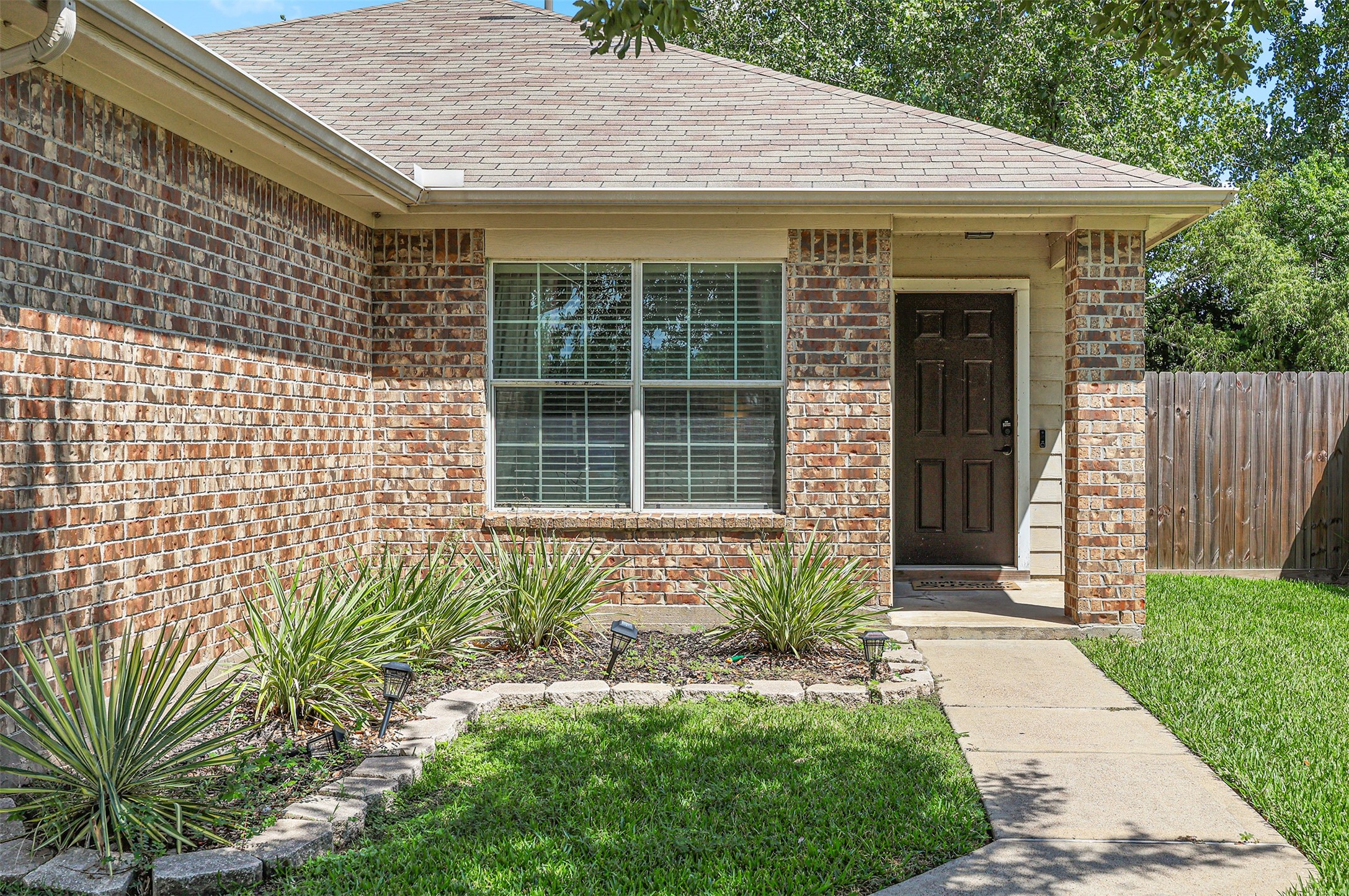 9210 Creekside Drive Property Photo 3