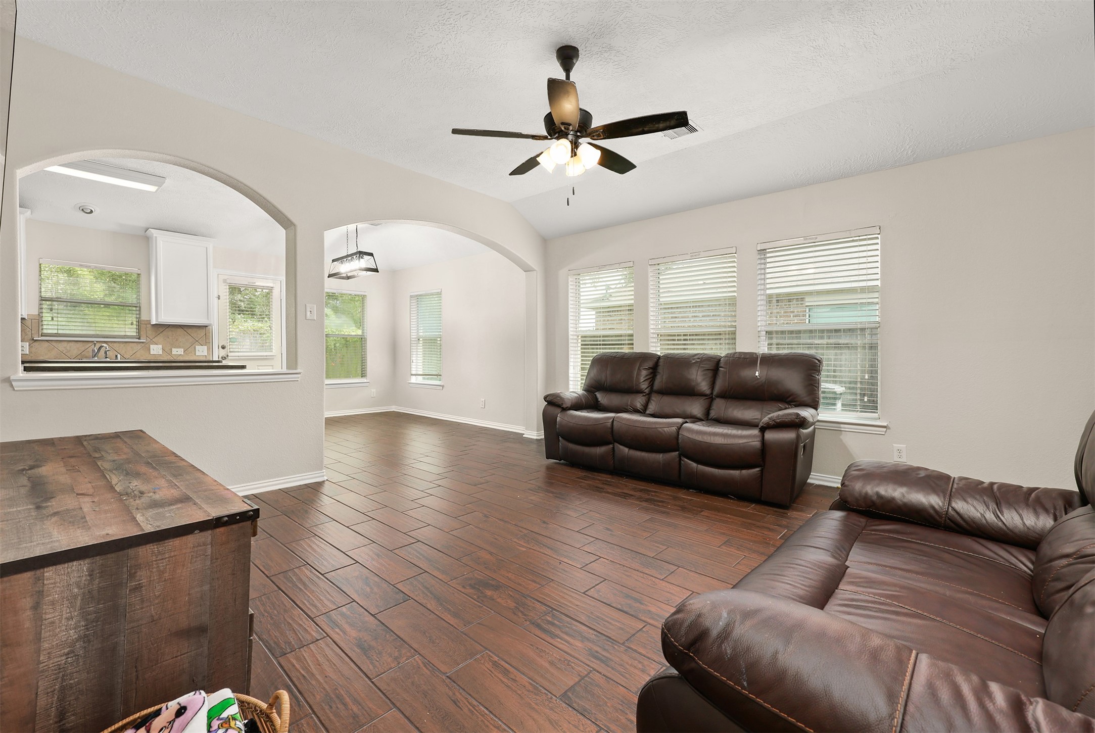 9210 Creekside Drive Property Photo 7