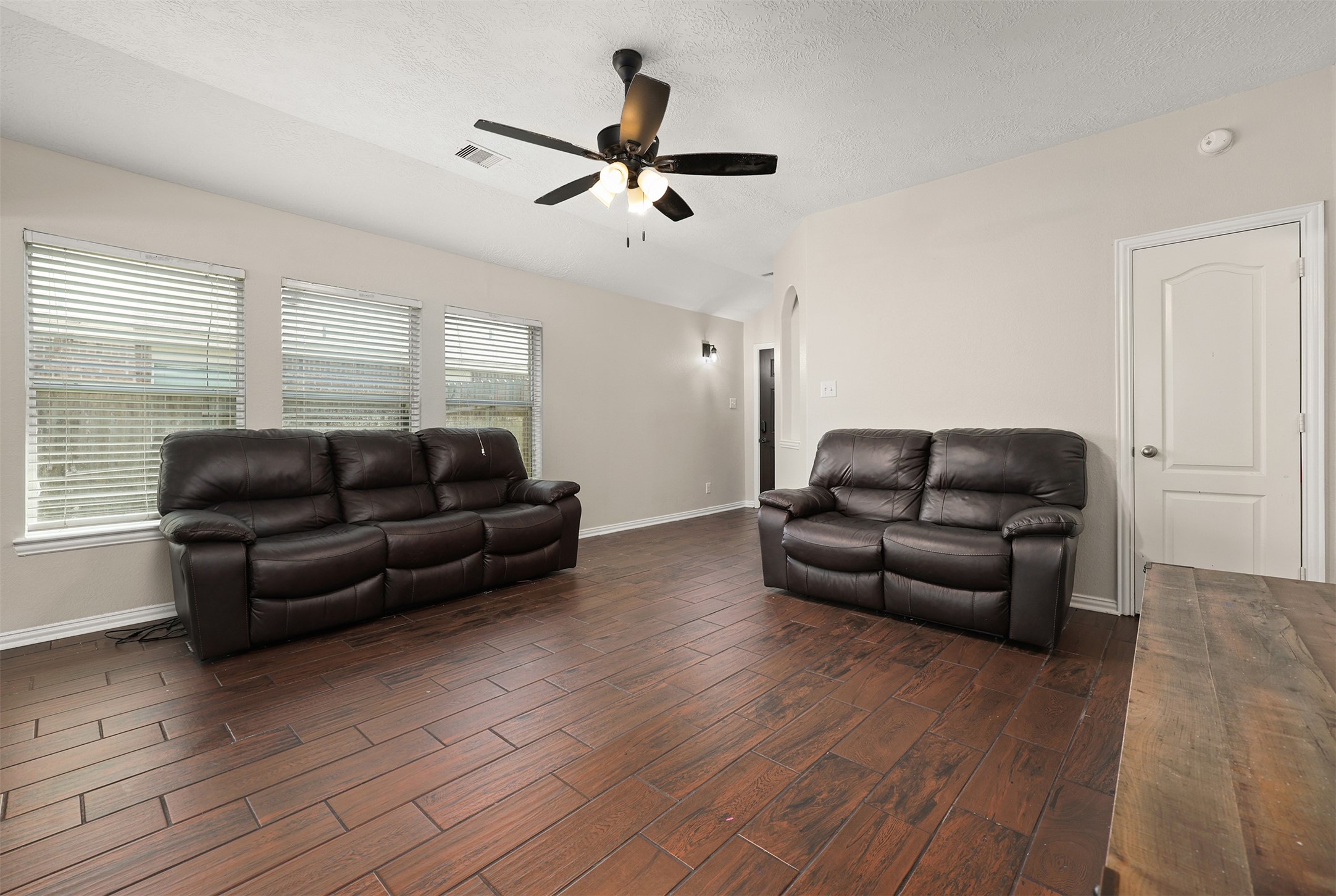 9210 Creekside Drive Property Photo 8