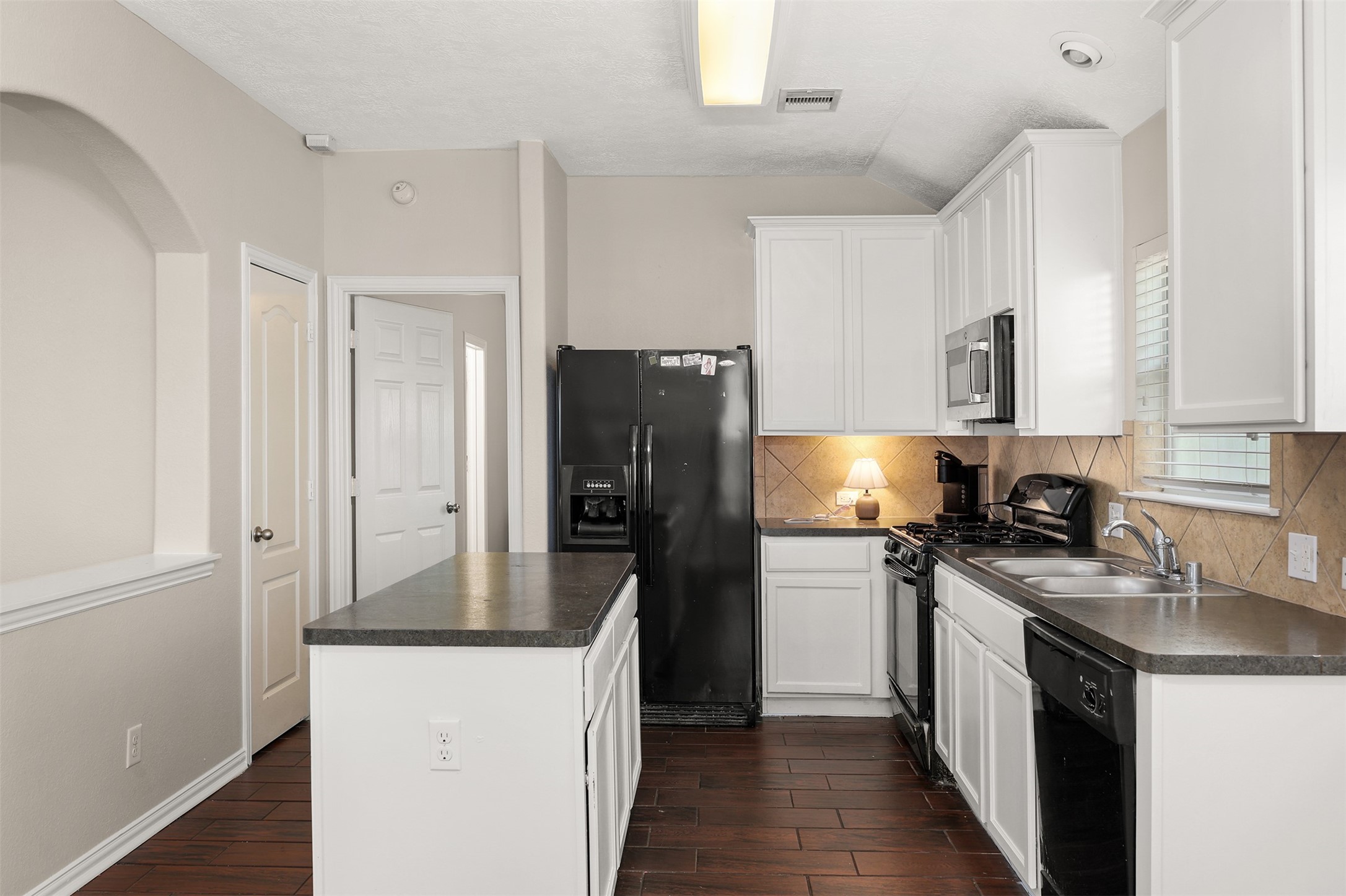9210 Creekside Drive Property Photo 10
