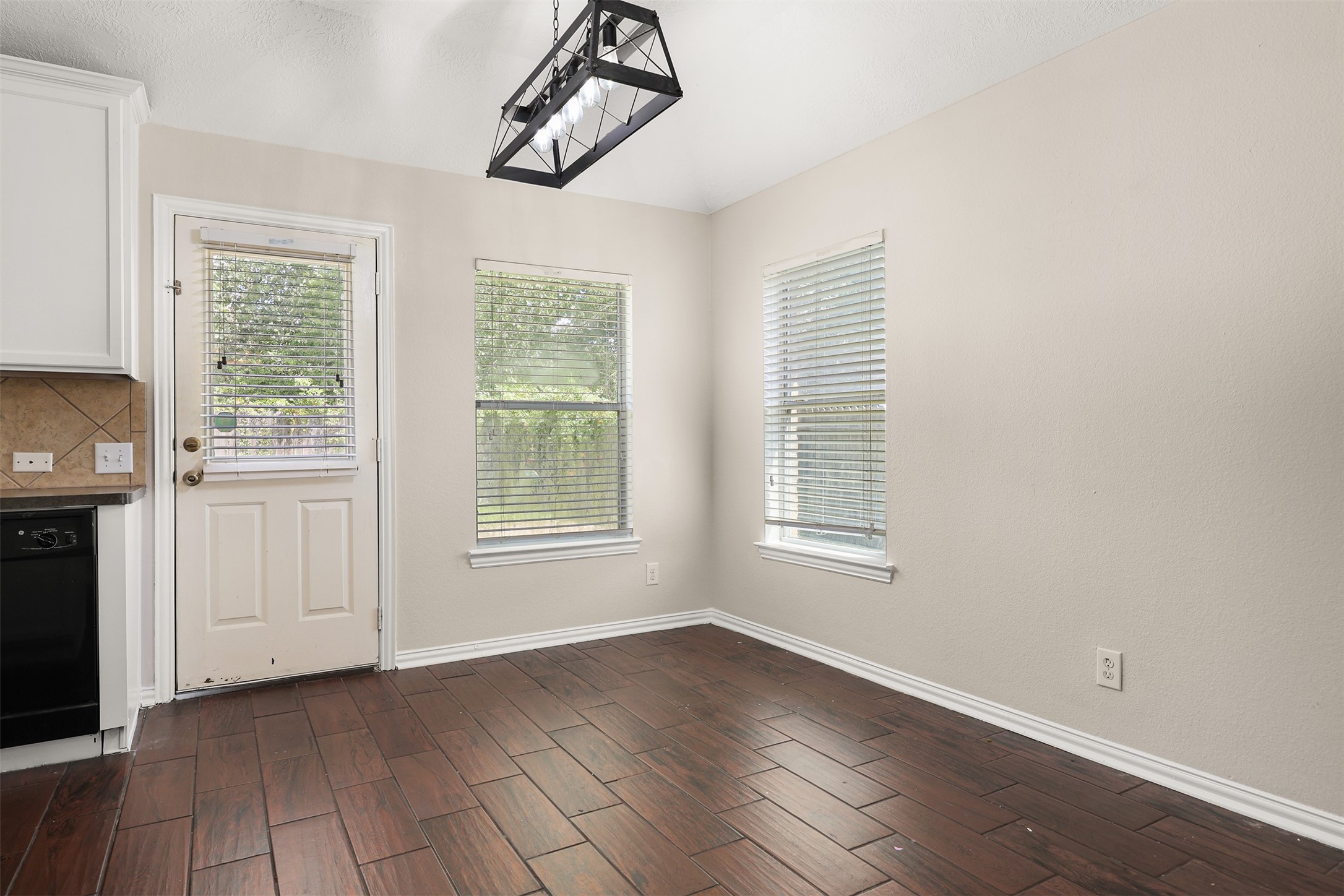9210 Creekside Drive Property Photo 11
