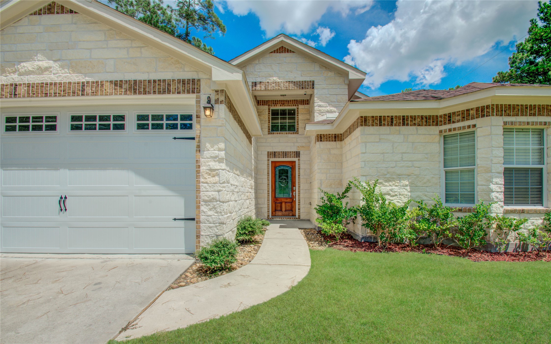 10572 Twin Oak Drive Property Photo 1