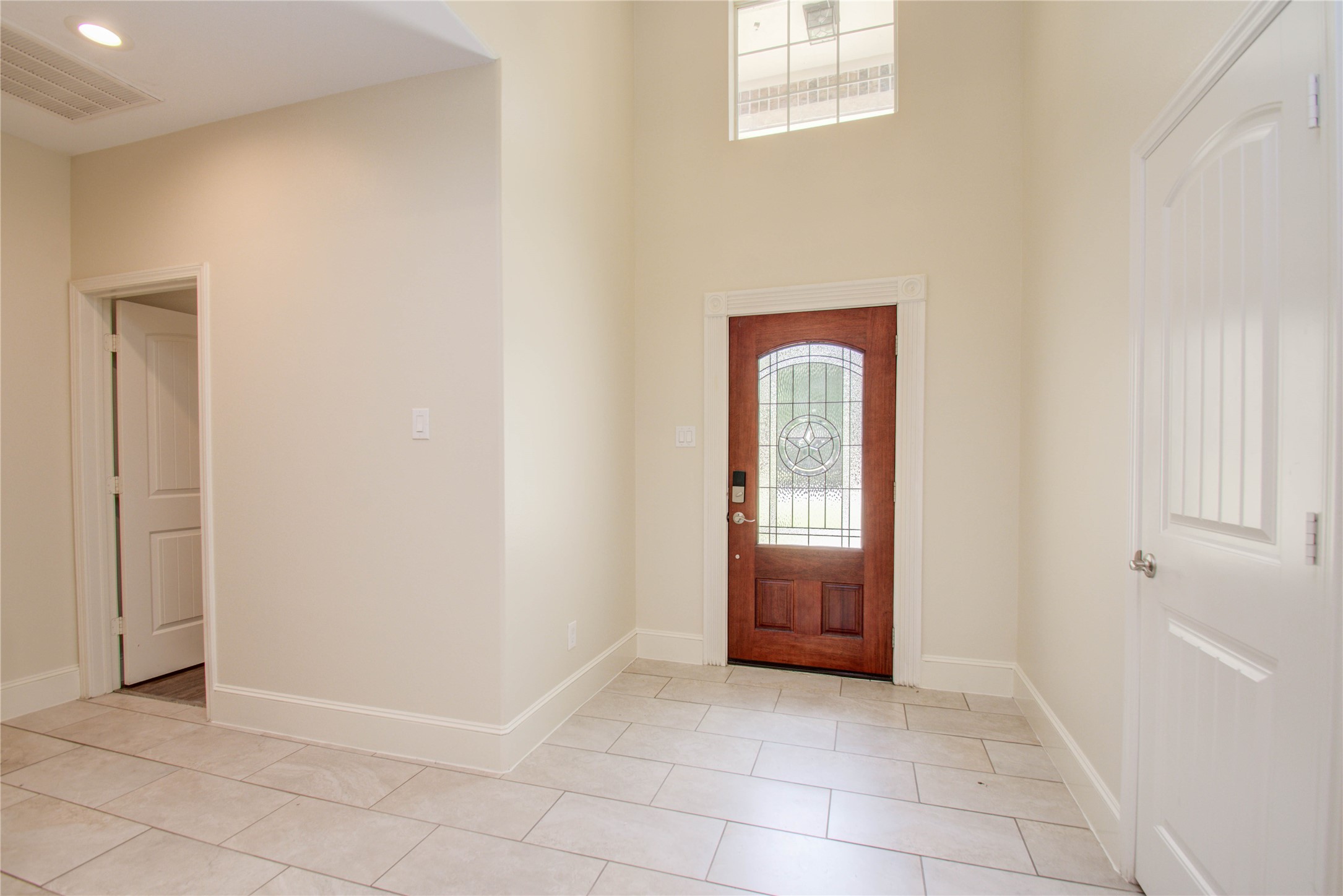 10572 Twin Oak Drive Property Photo 3