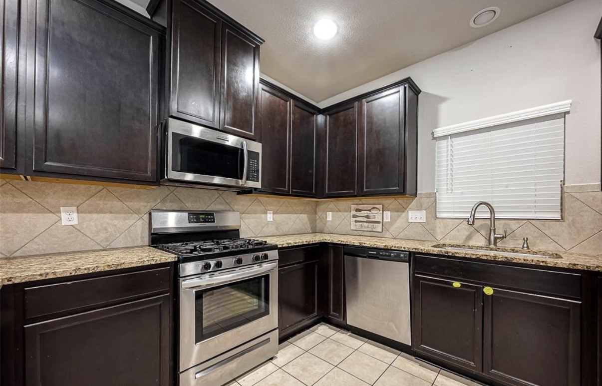 6409 Hollock Meadows Lane Property Photo 3