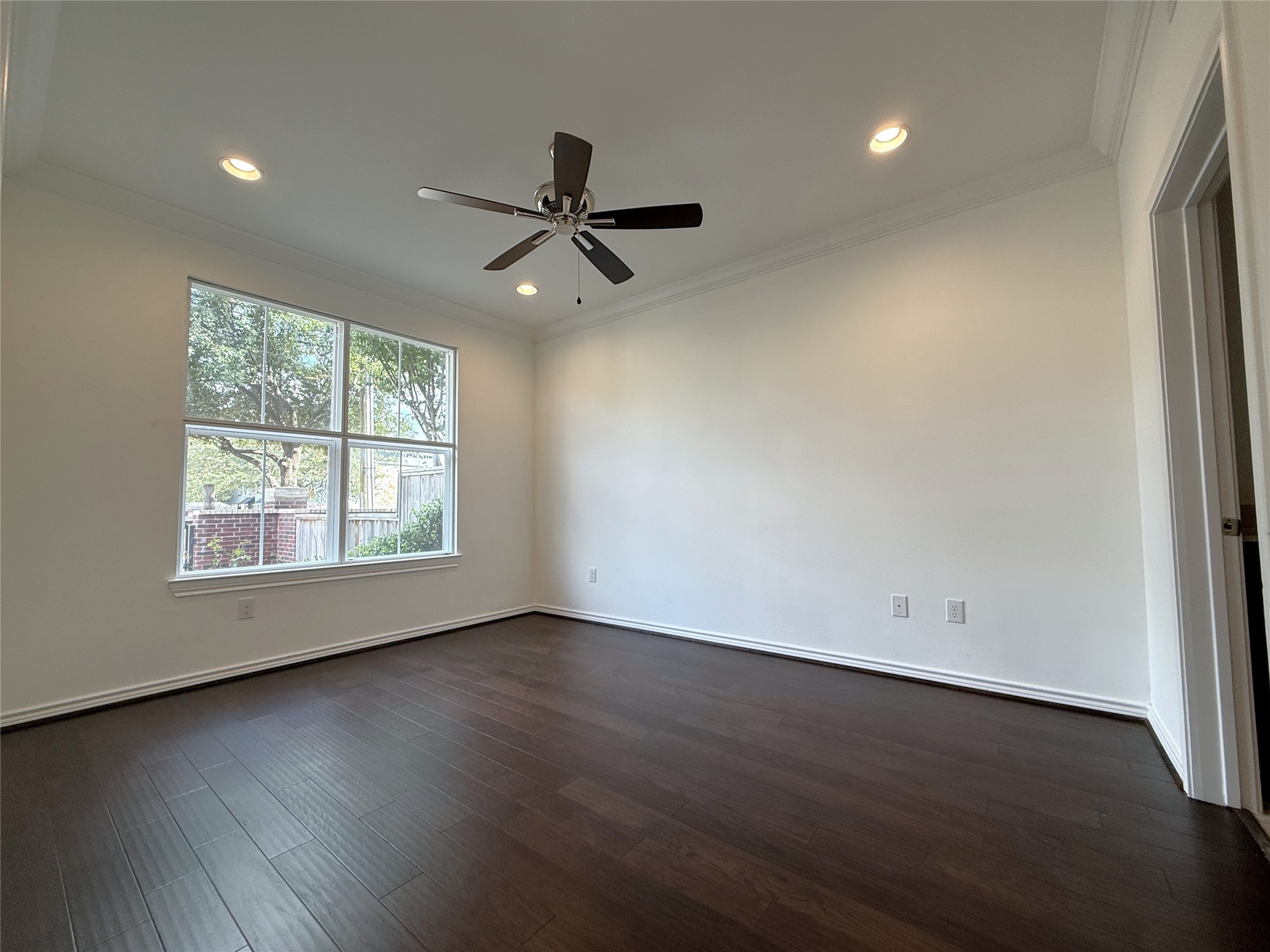 1669 Richmond Avenue Property Photo 3