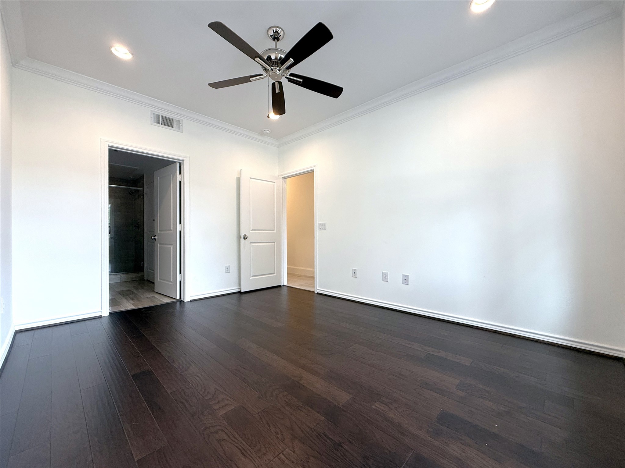 1669 Richmond Avenue Property Photo 4