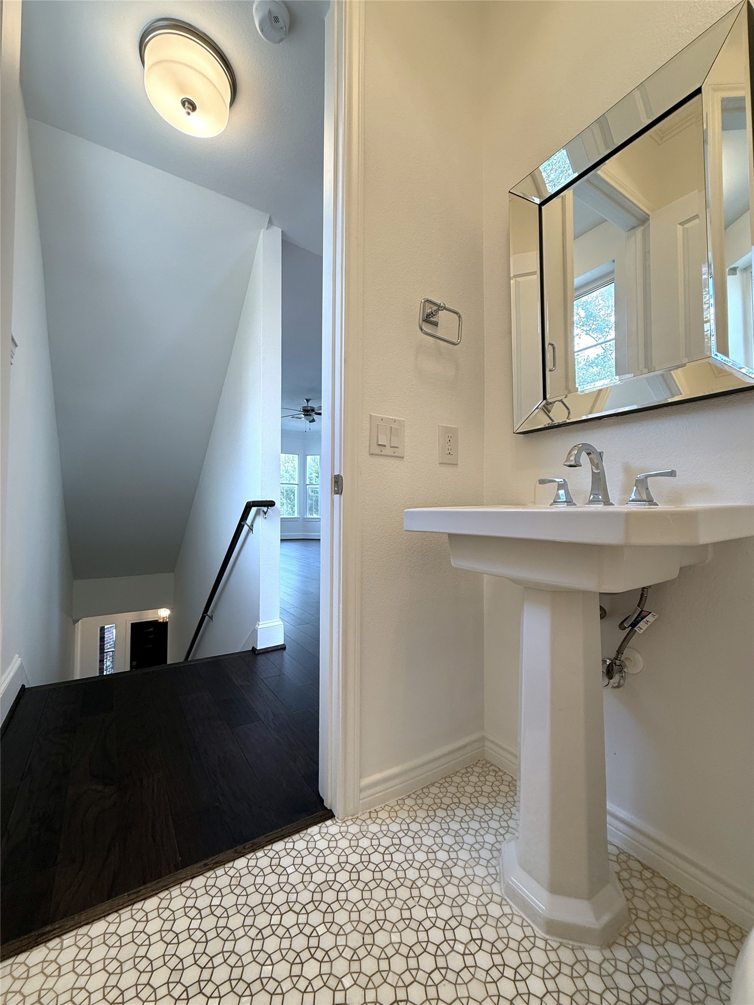 1669 Richmond Avenue Property Photo 6