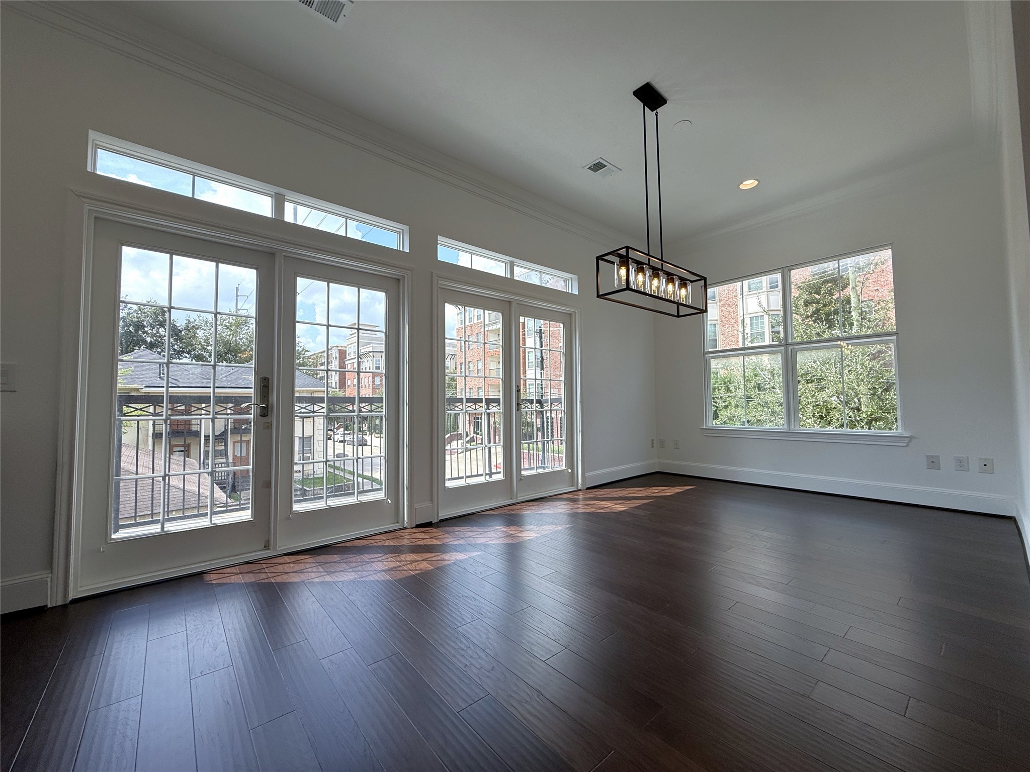 1669 Richmond Avenue Property Photo 8