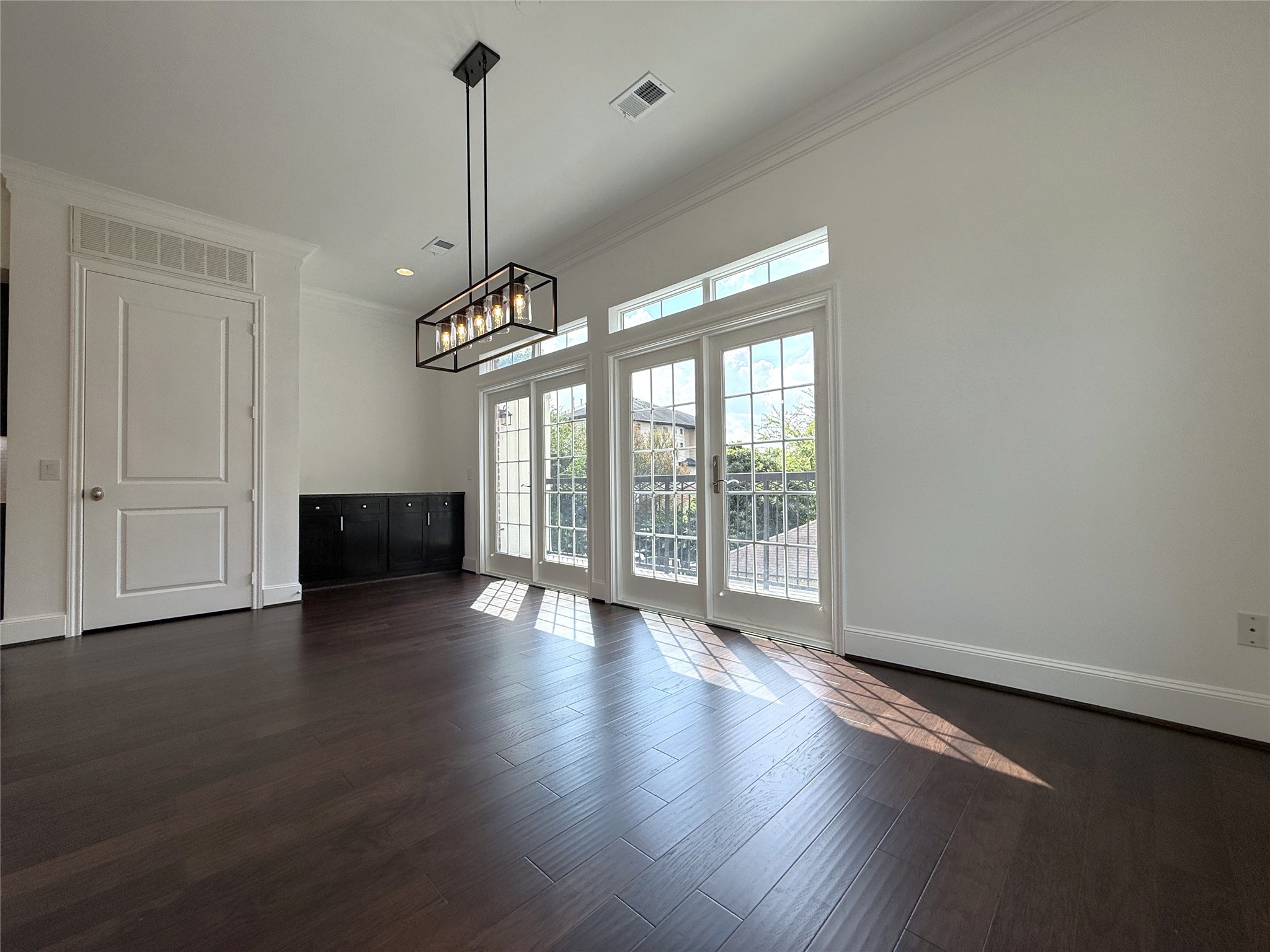 1669 Richmond Avenue Property Photo 9