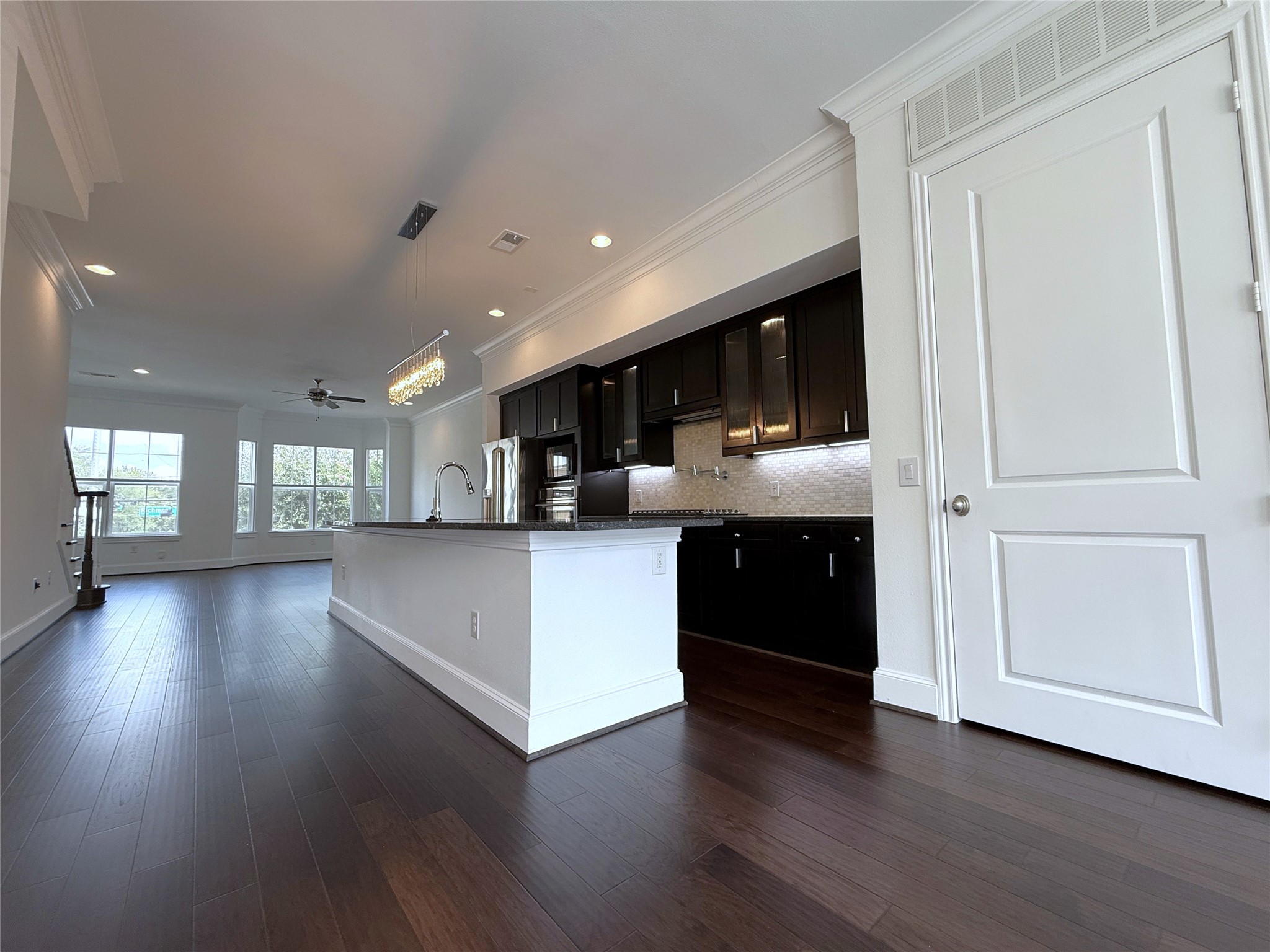 1669 Richmond Avenue Property Photo 10