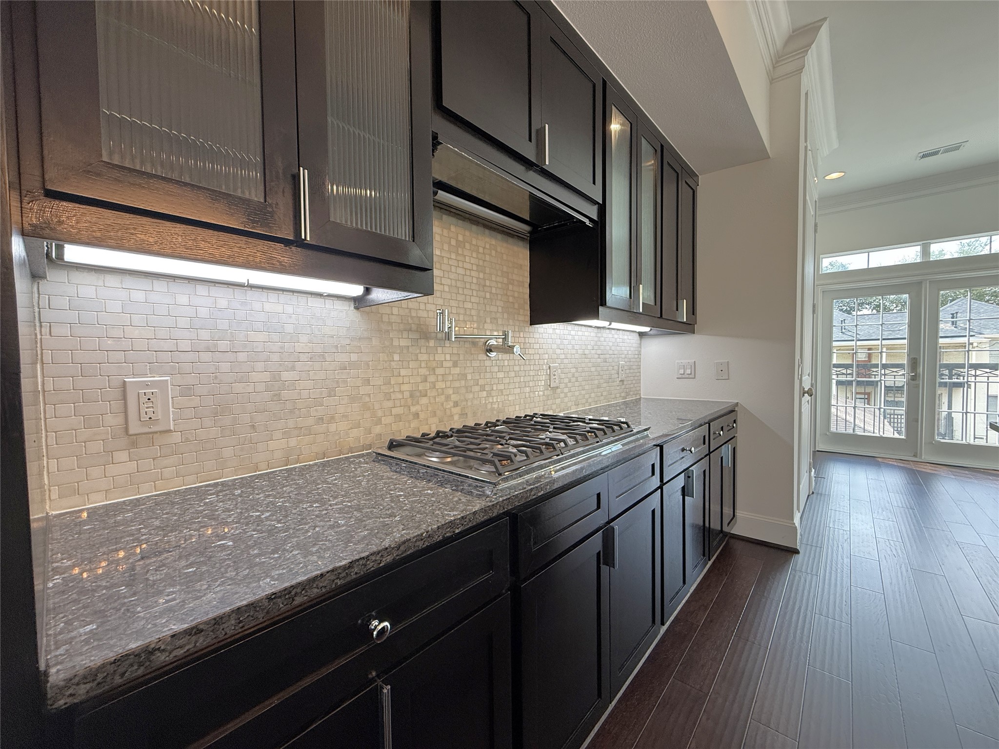 1669 Richmond Avenue Property Photo 11
