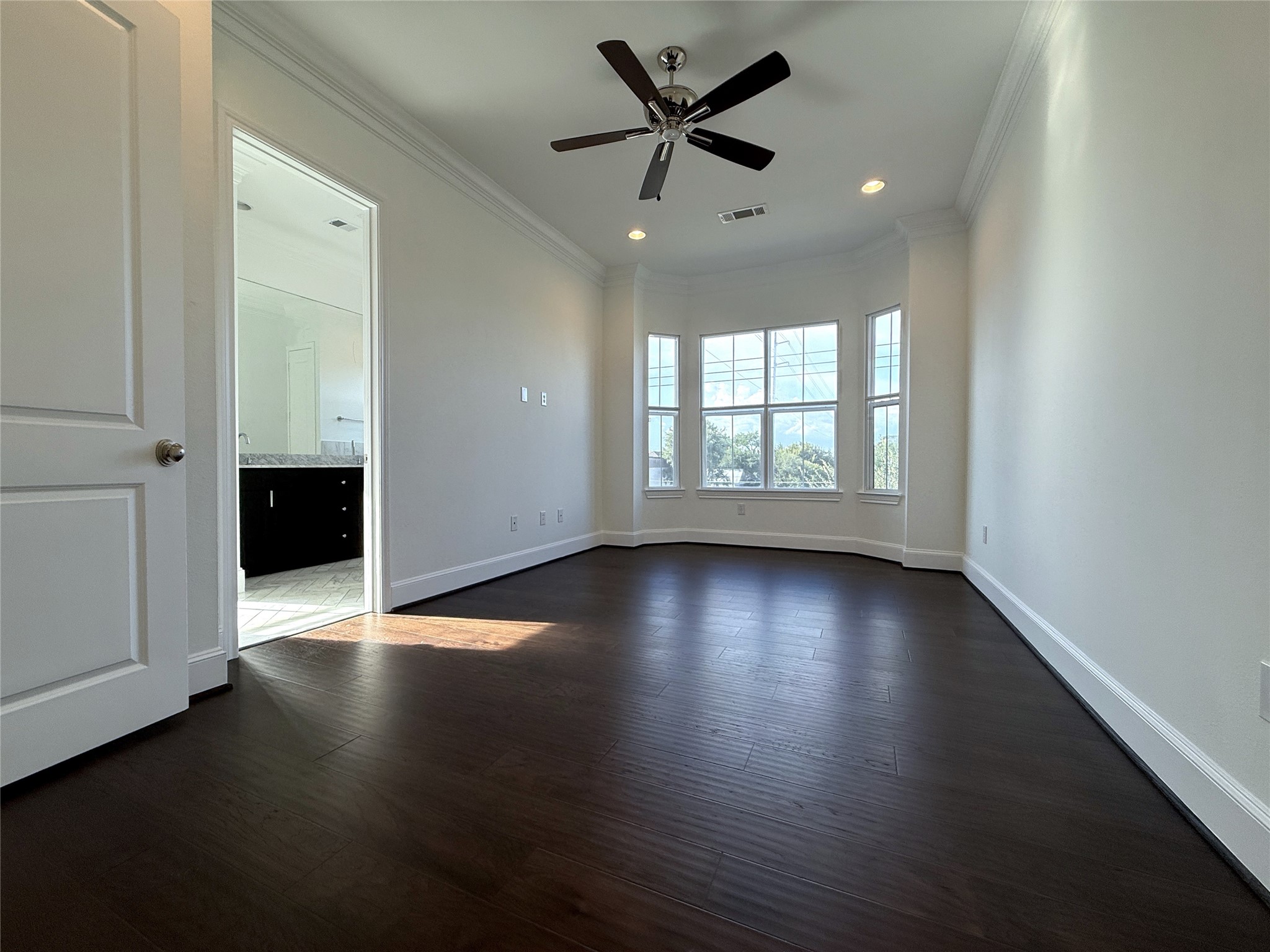 1669 Richmond Avenue Property Photo 18