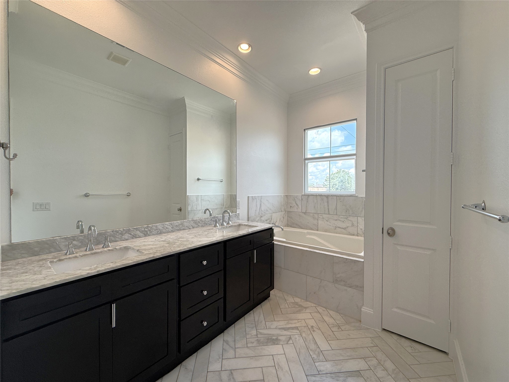 1669 Richmond Avenue Property Photo 21