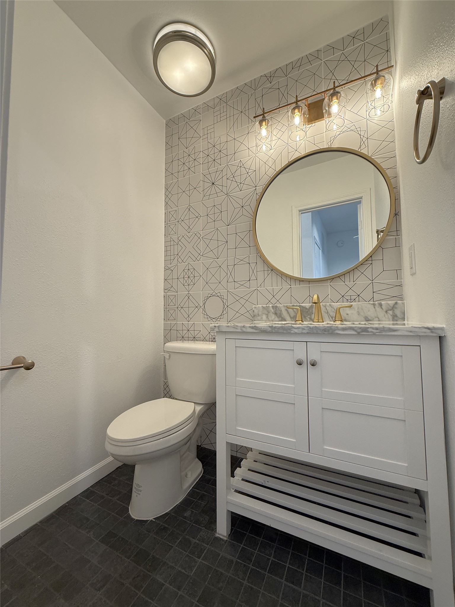 1669 Richmond Avenue Property Photo 32