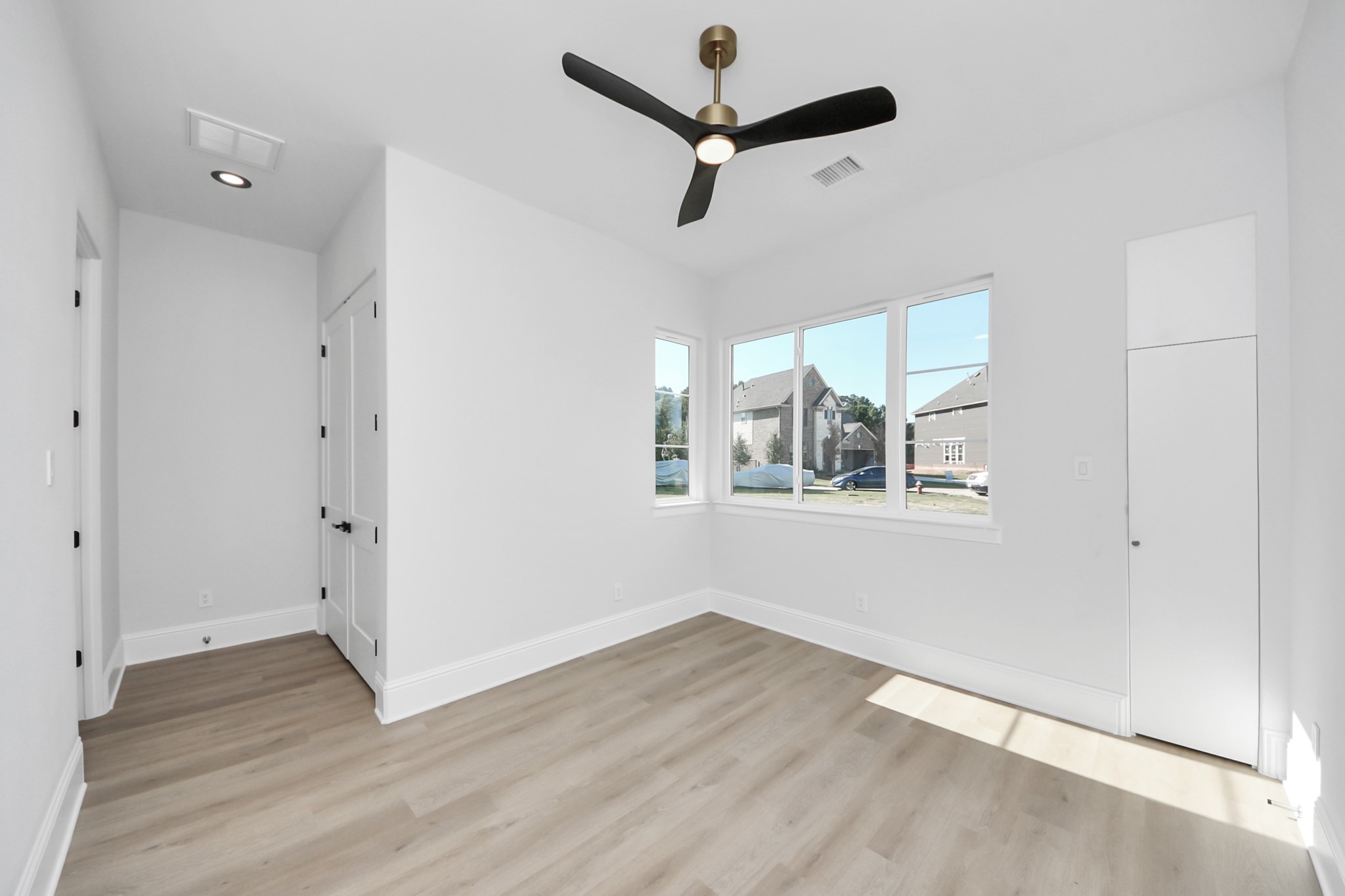 299 Peninsula Point Drive Property Photo 6