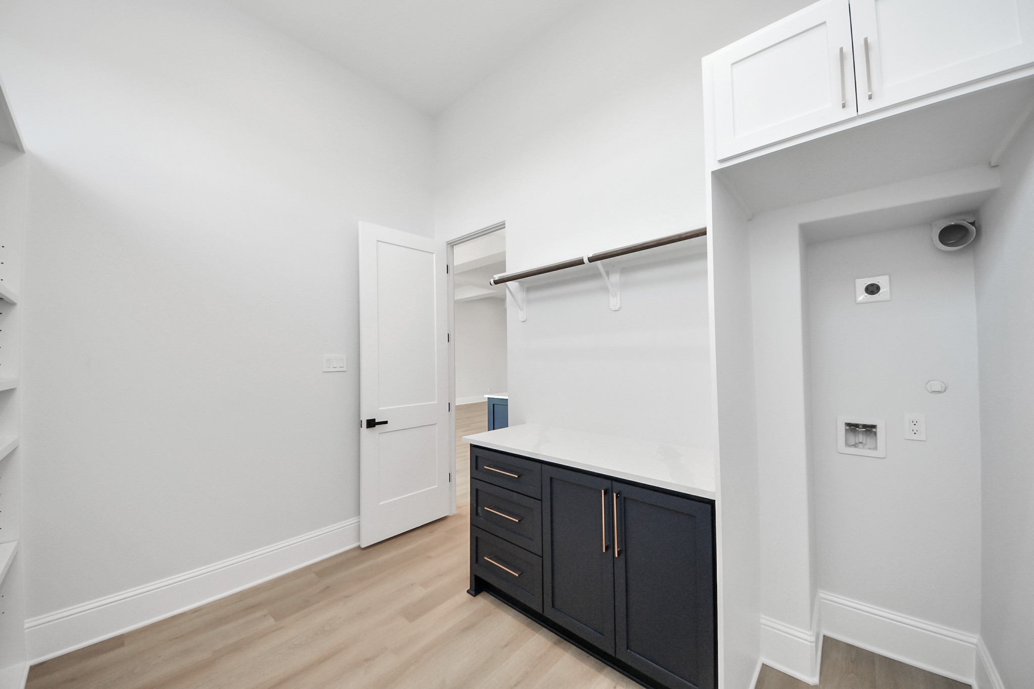 299 Peninsula Point Drive Property Photo 9