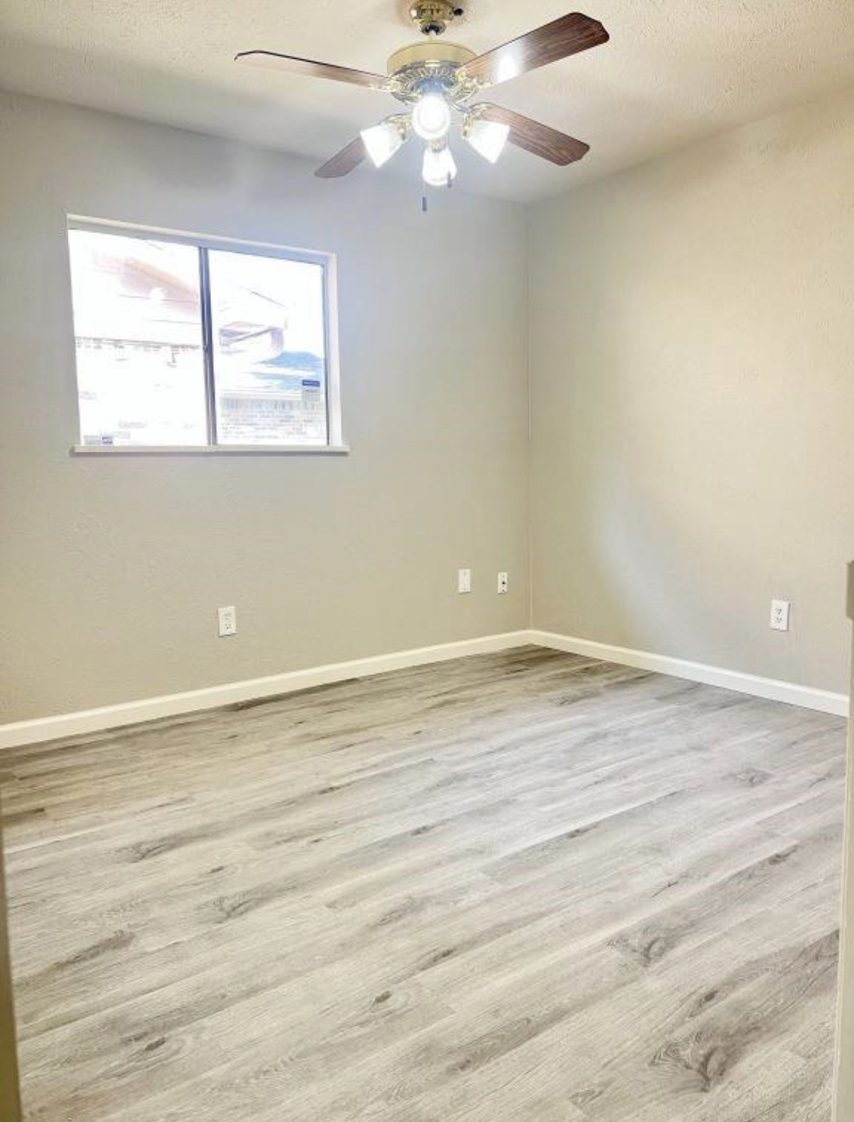15730 Corsair Road Property Photo 7