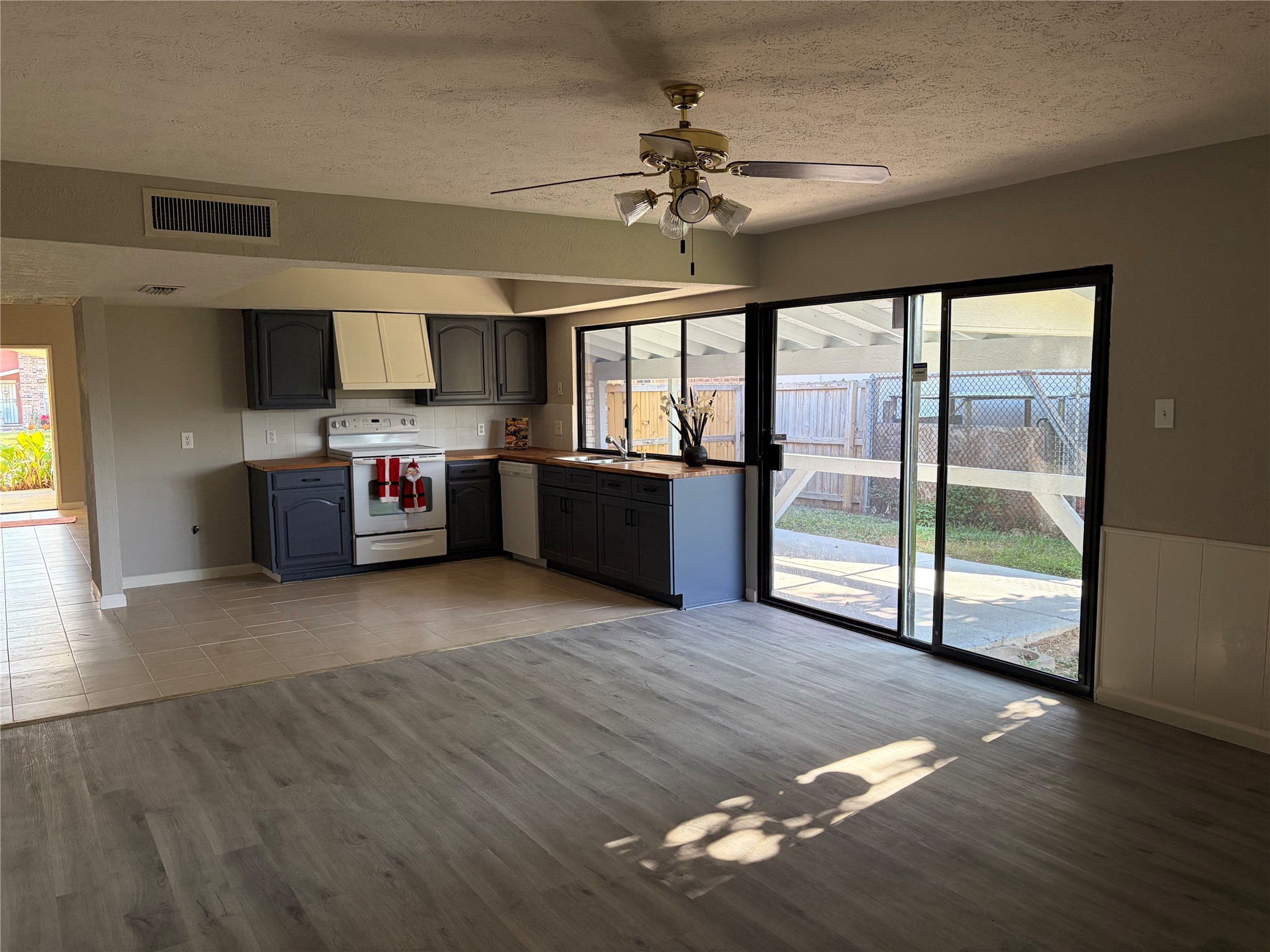 15730 Corsair Road Property Photo 12