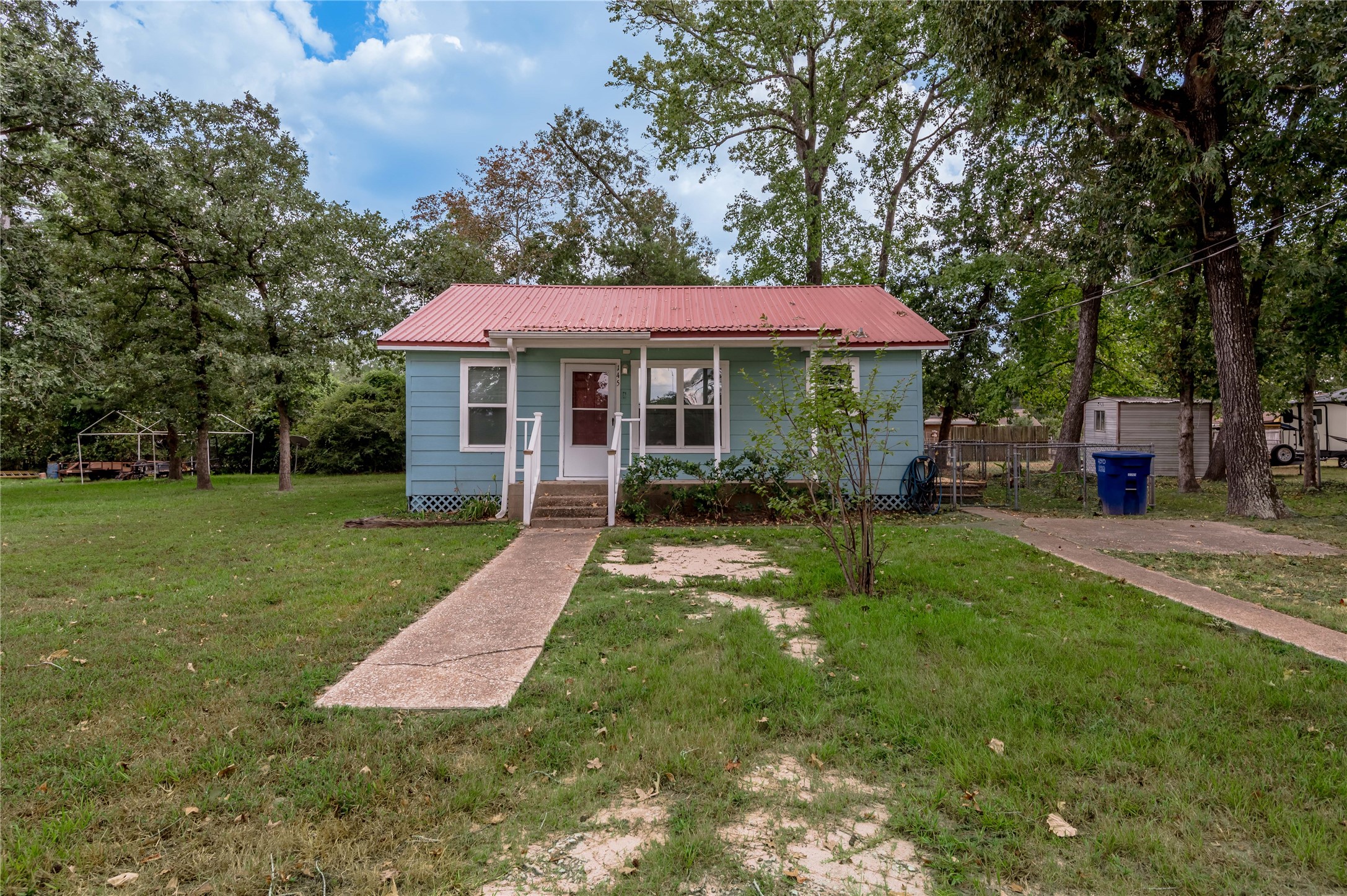 145 Pine Hollow Lane Property Photo 2
