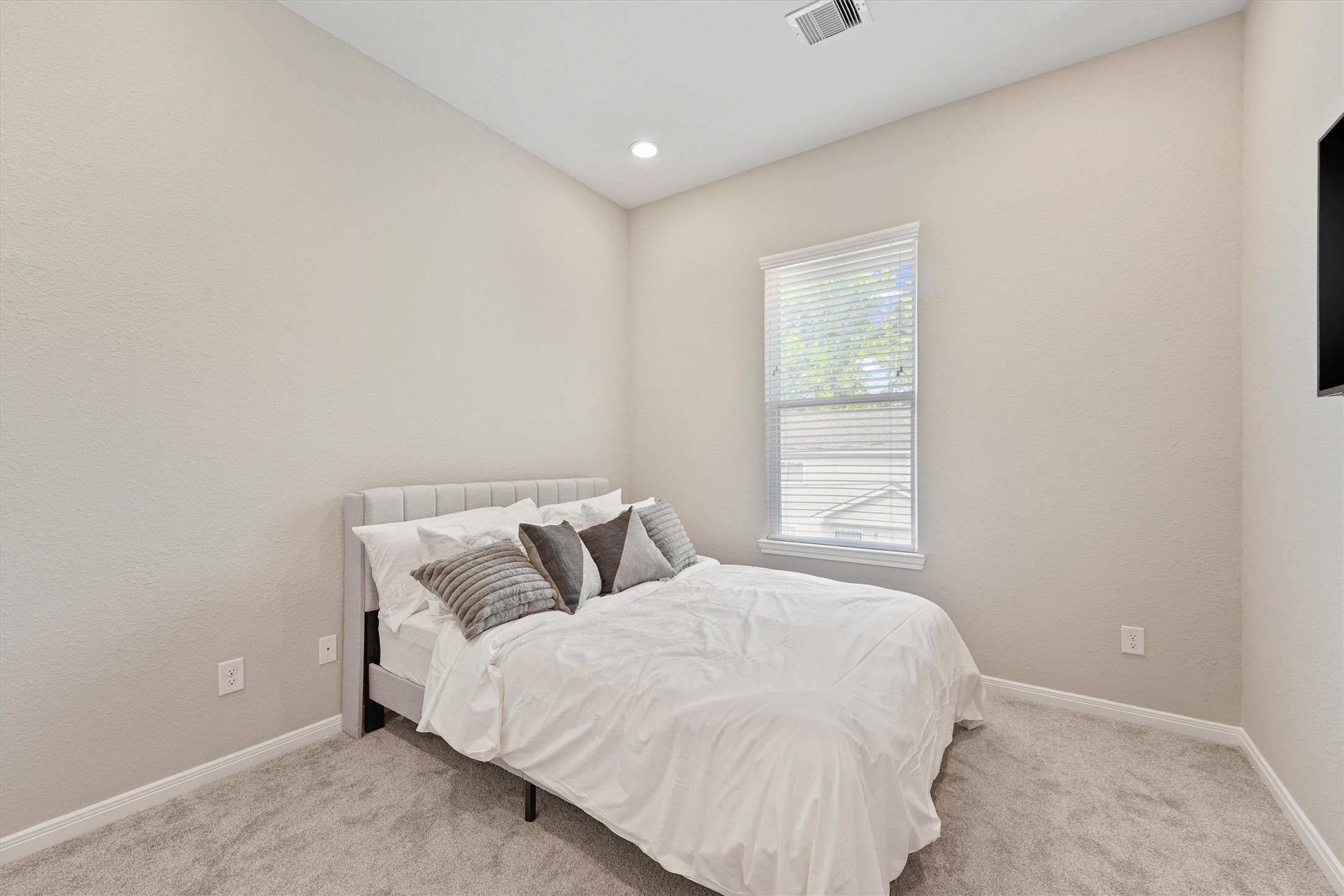 5620 Madison Street Property Photo 14