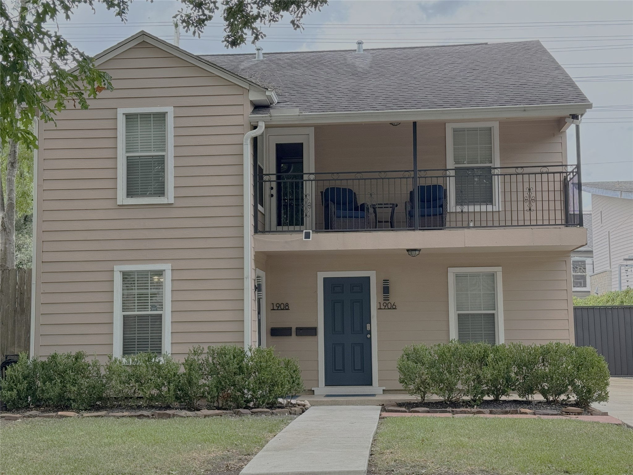 1906 Banks Street Property Photo 1