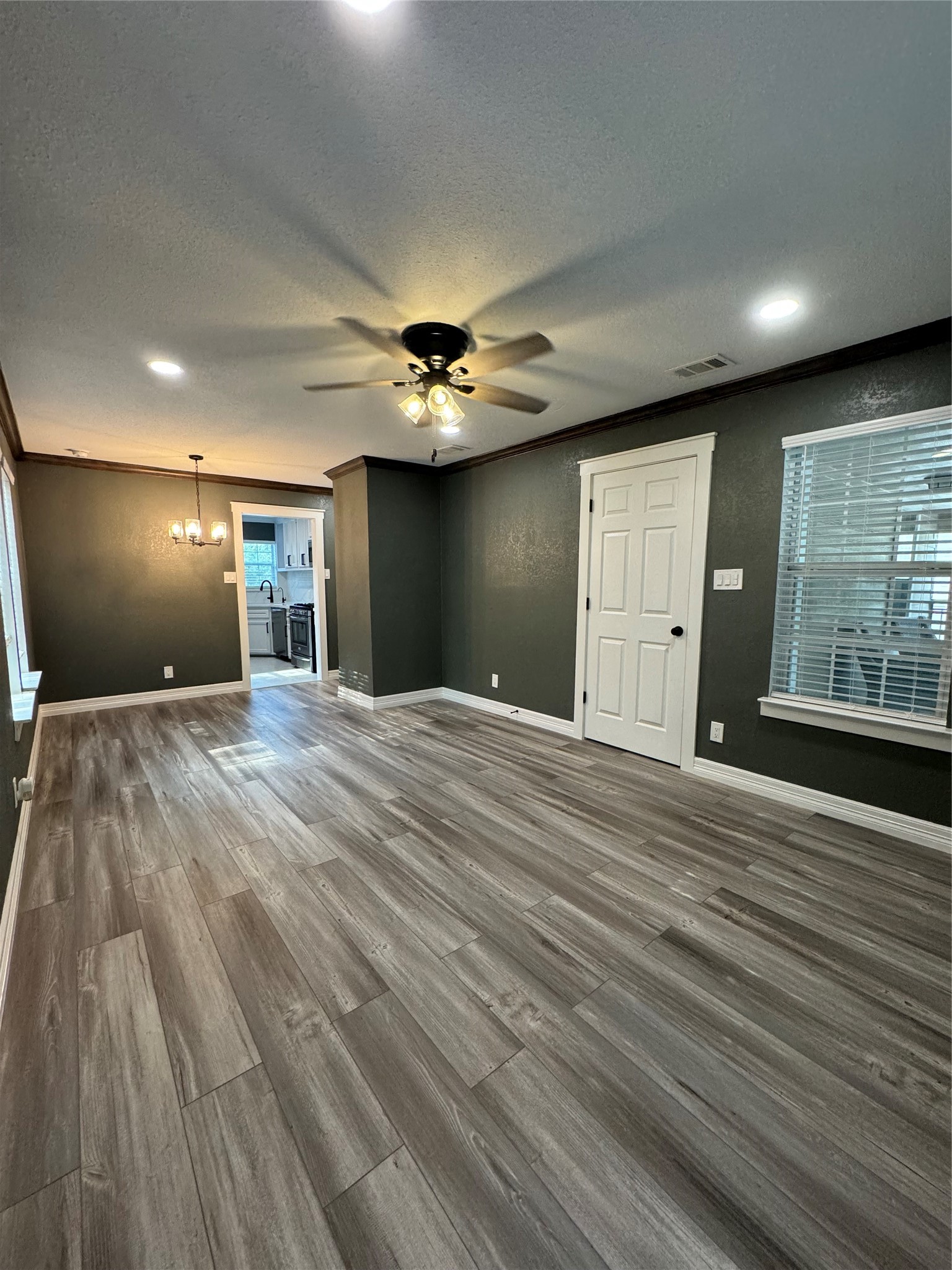 1906 Banks Street Property Photo 2