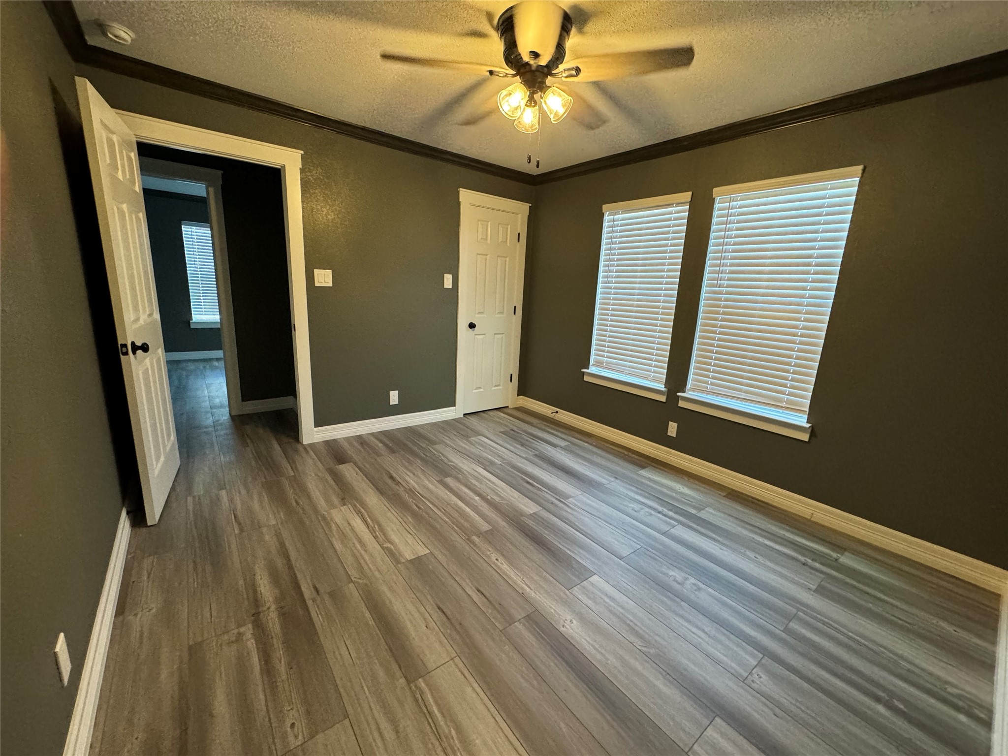 1906 Banks Street Property Photo 4