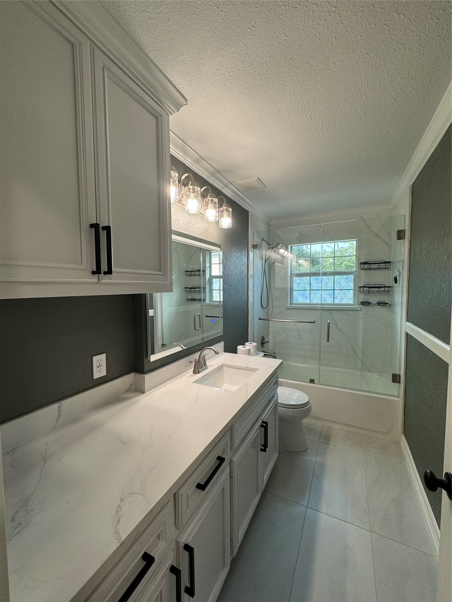 1906 Banks Street Property Photo 6