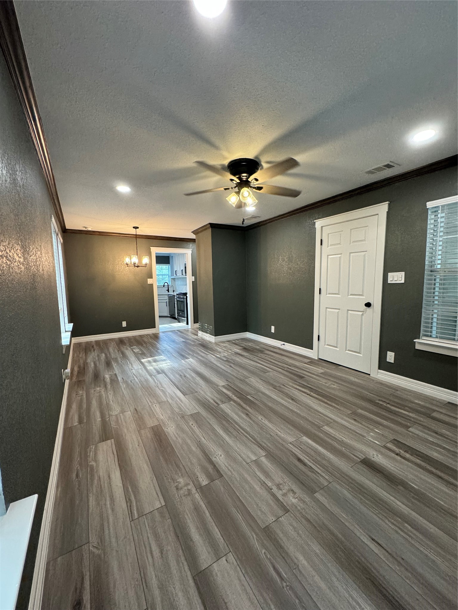 1906 Banks Street Property Photo 10