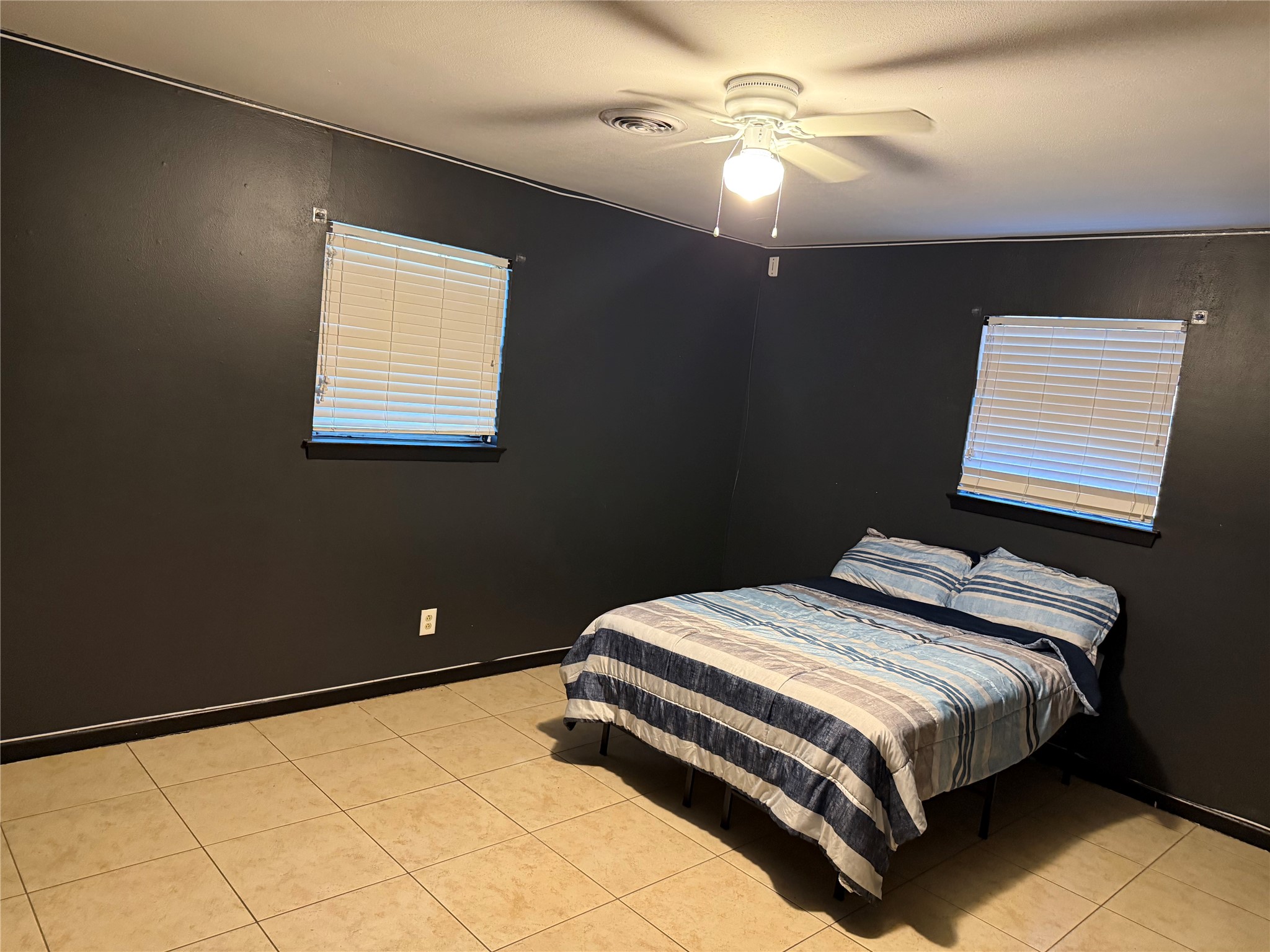 2206 Palomar Street Property Photo 6