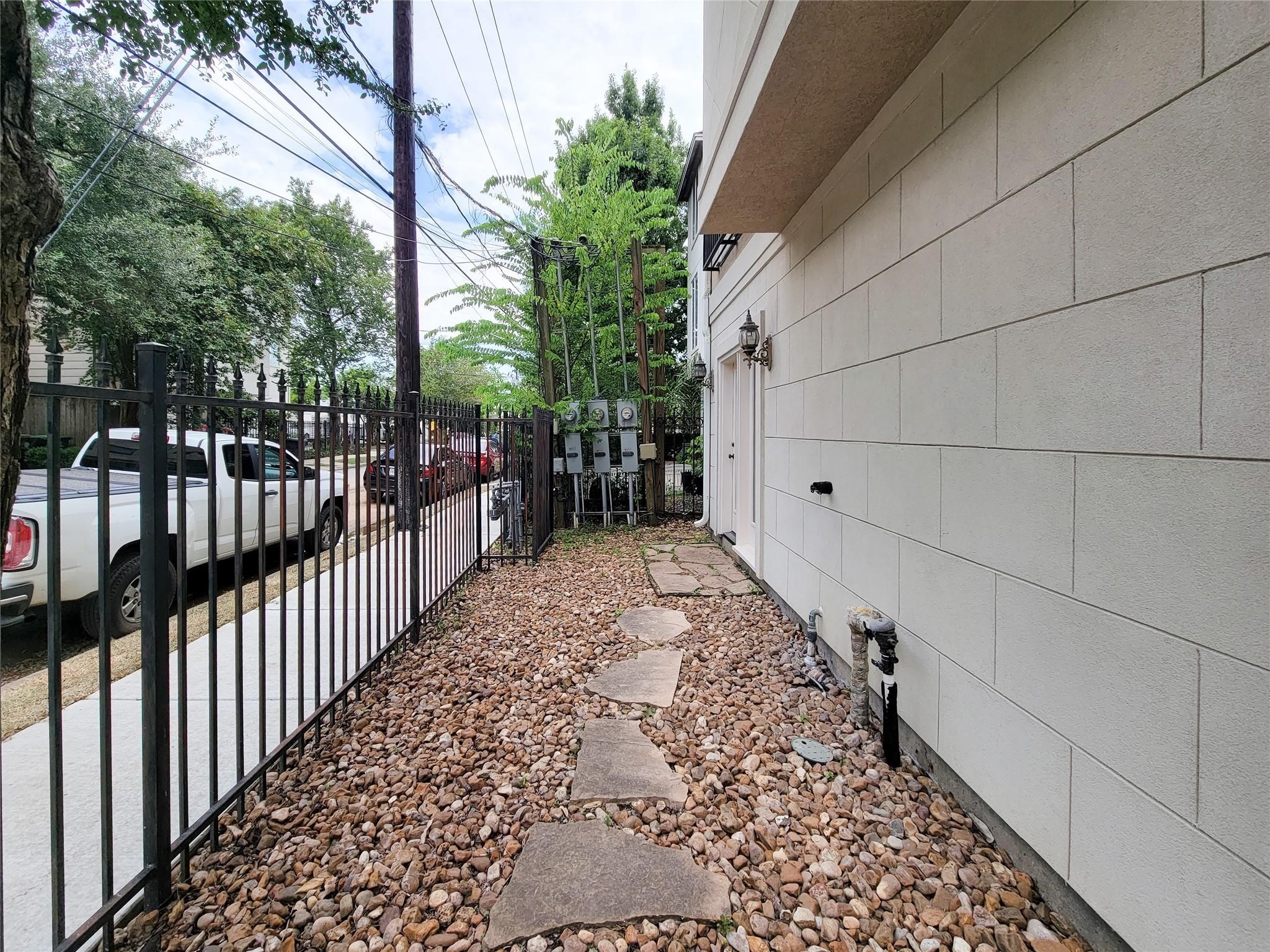 2418 Ralph Street A Property Photo 4