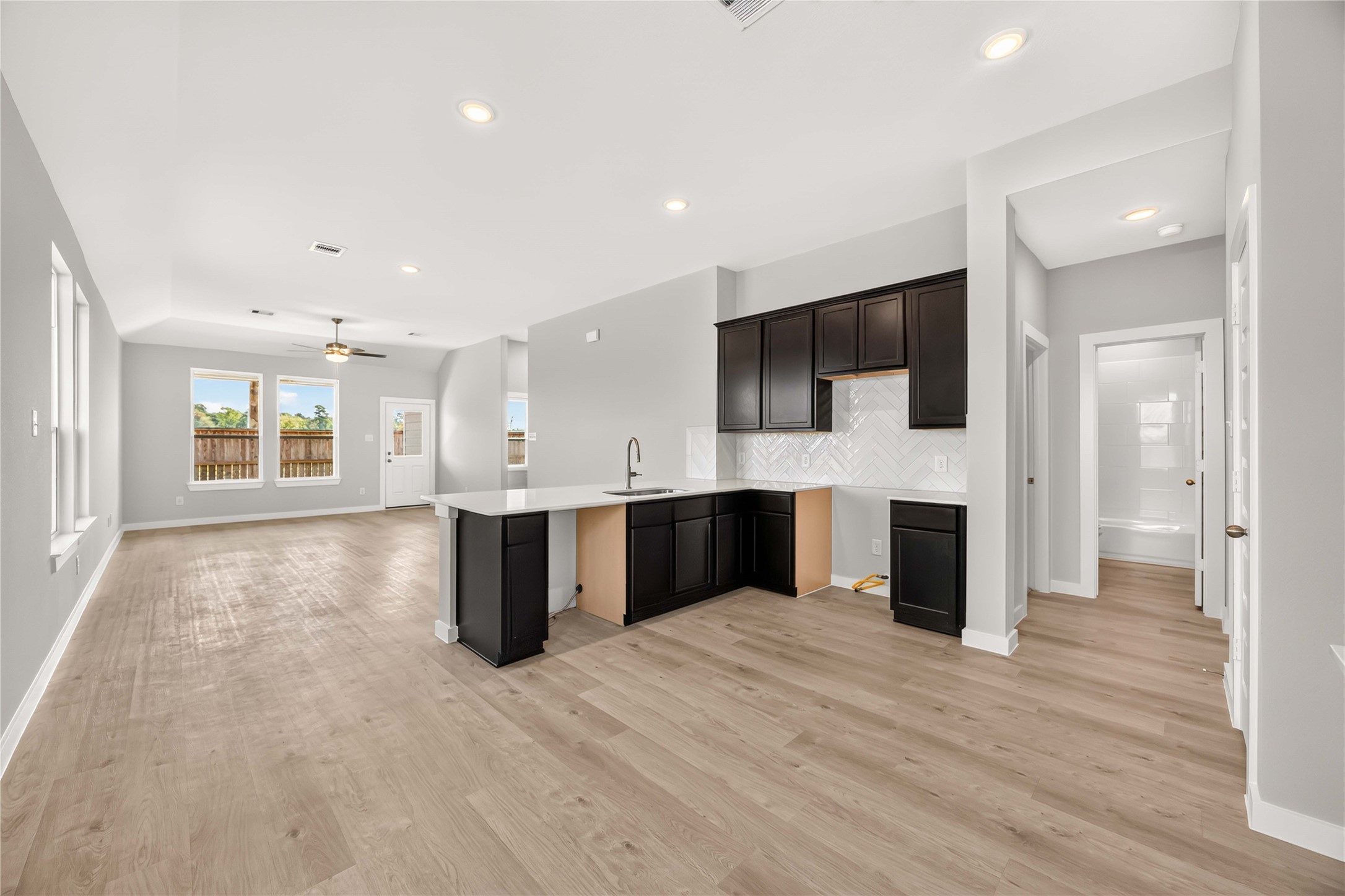 11925 Avian Avenue Property Photo 2