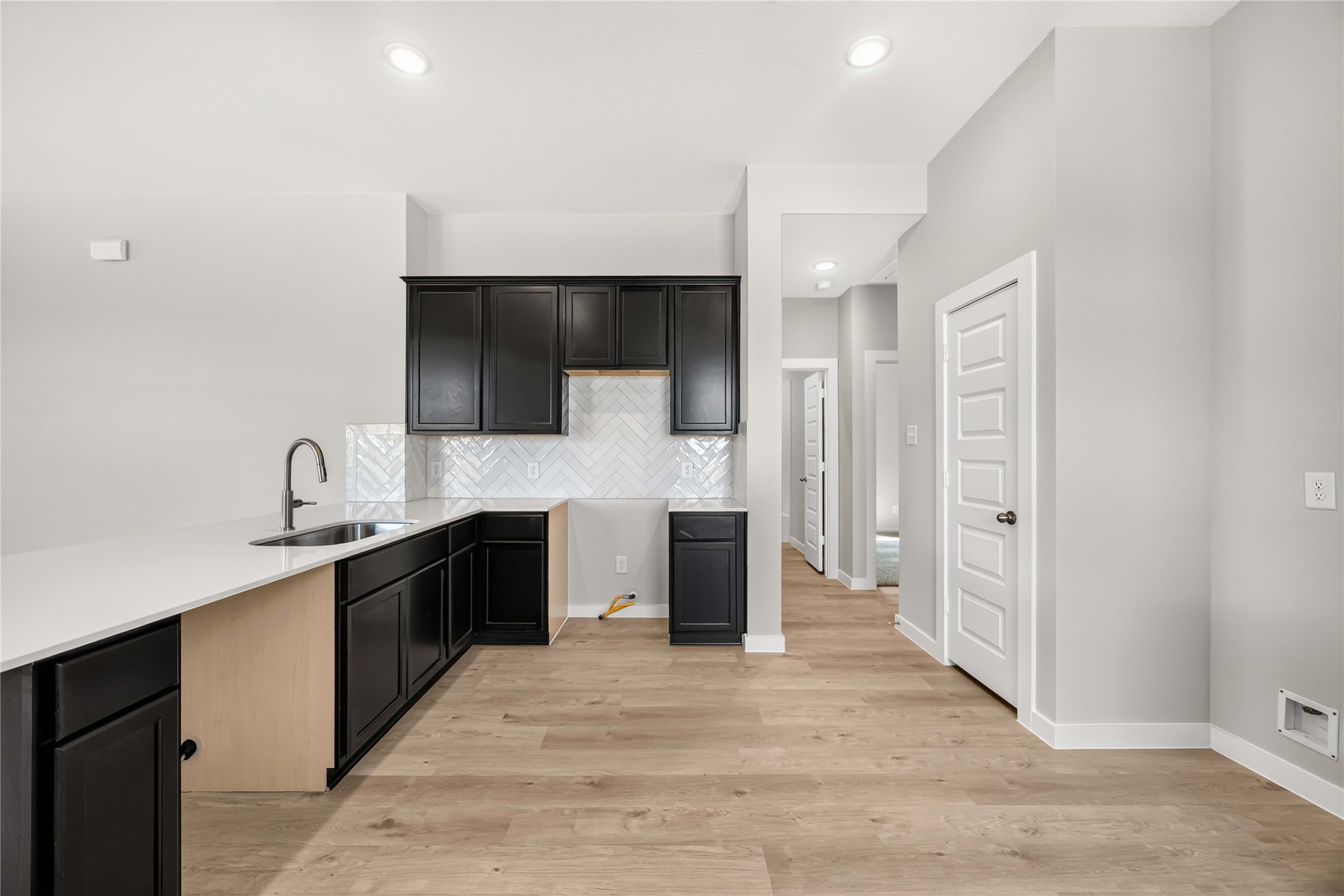 11925 Avian Avenue Property Photo 3