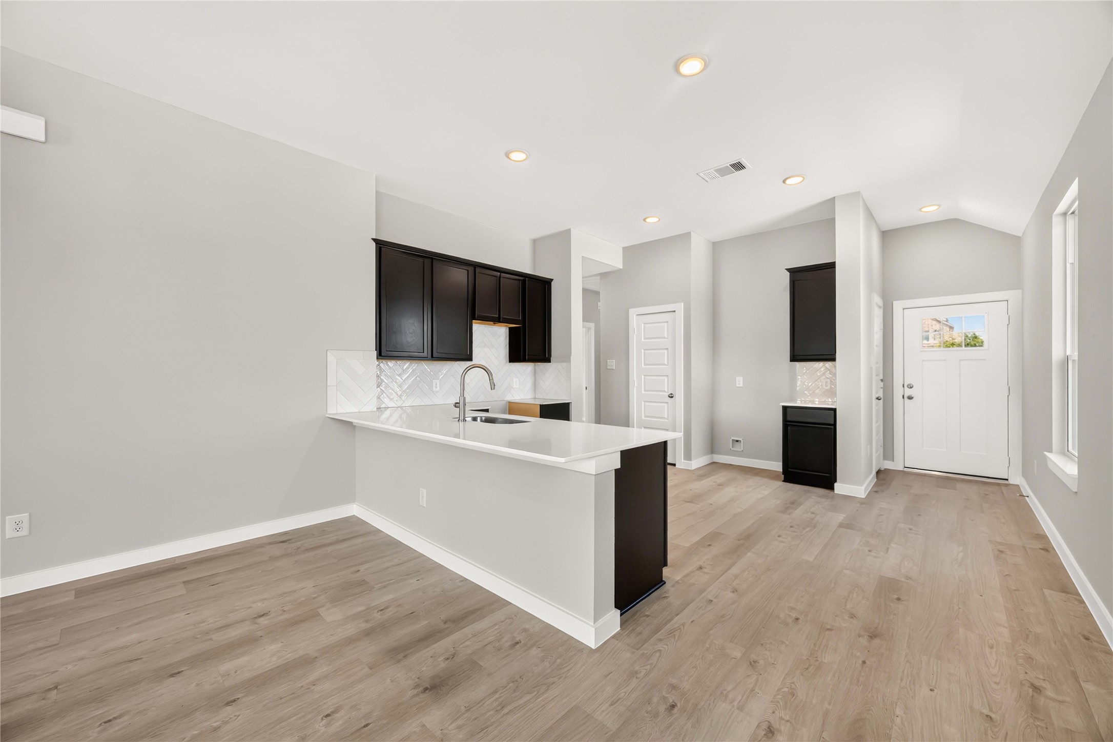 11925 Avian Avenue Property Photo 4