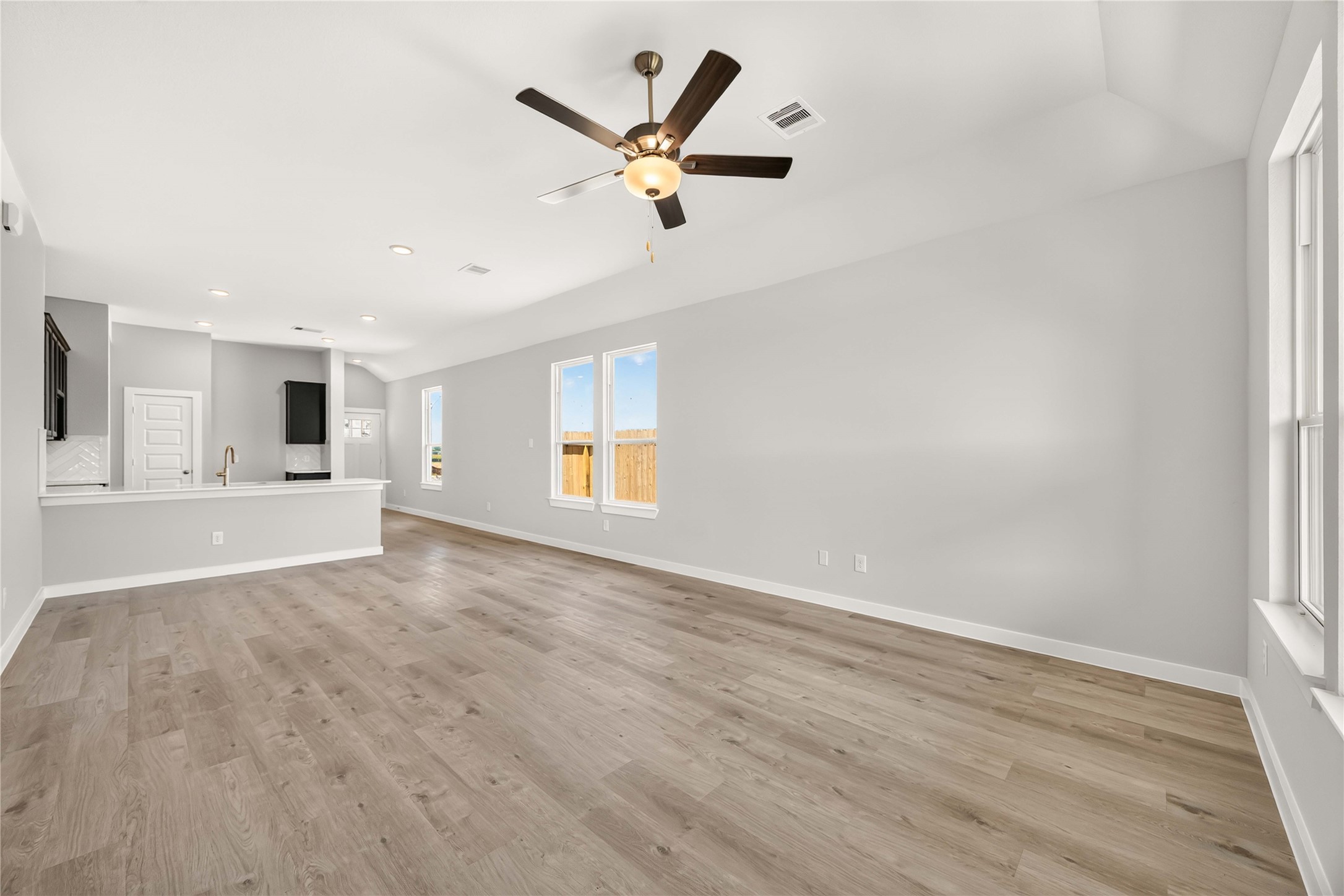 11925 Avian Avenue Property Photo 5