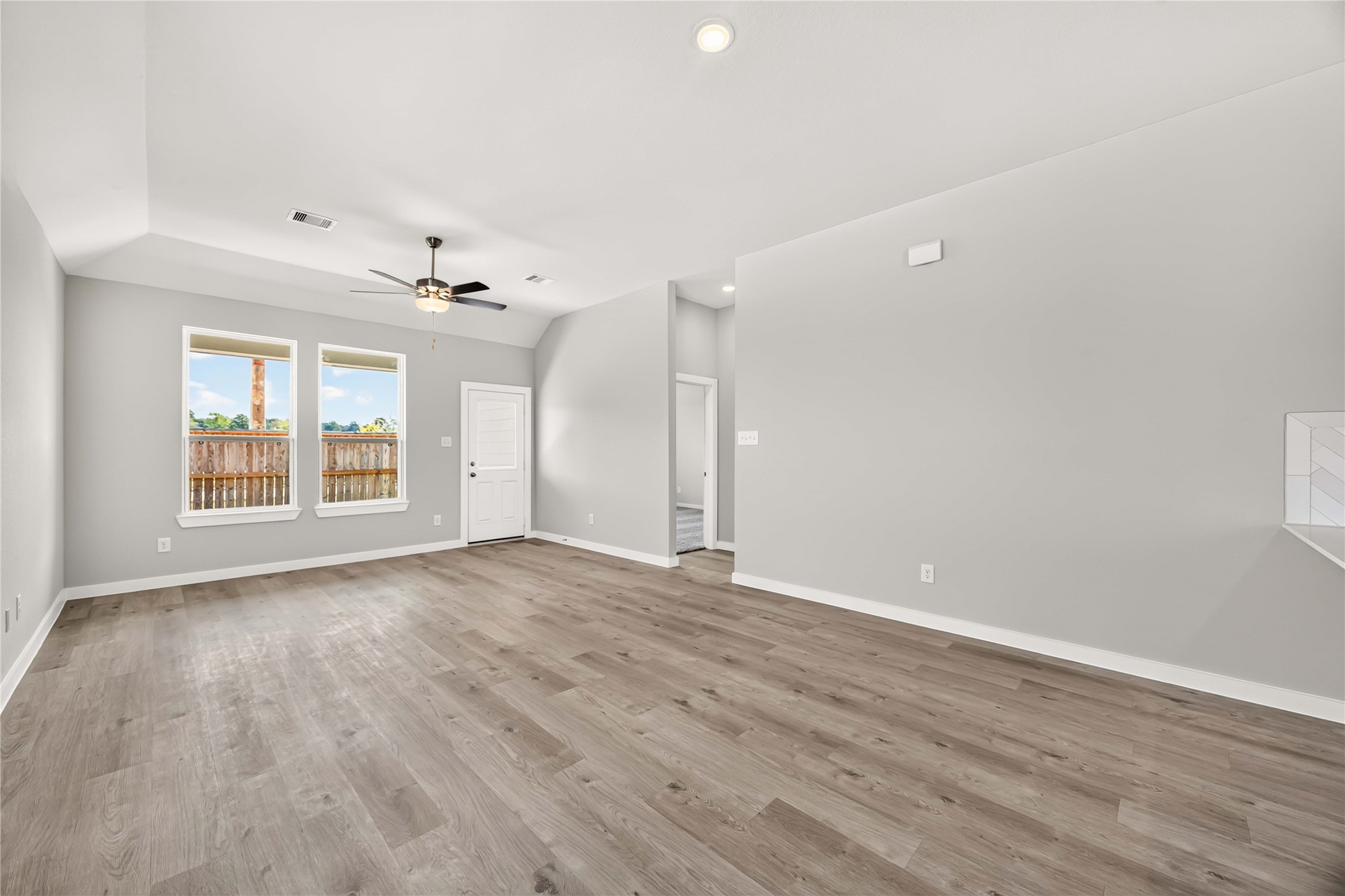 11925 Avian Avenue Property Photo 6